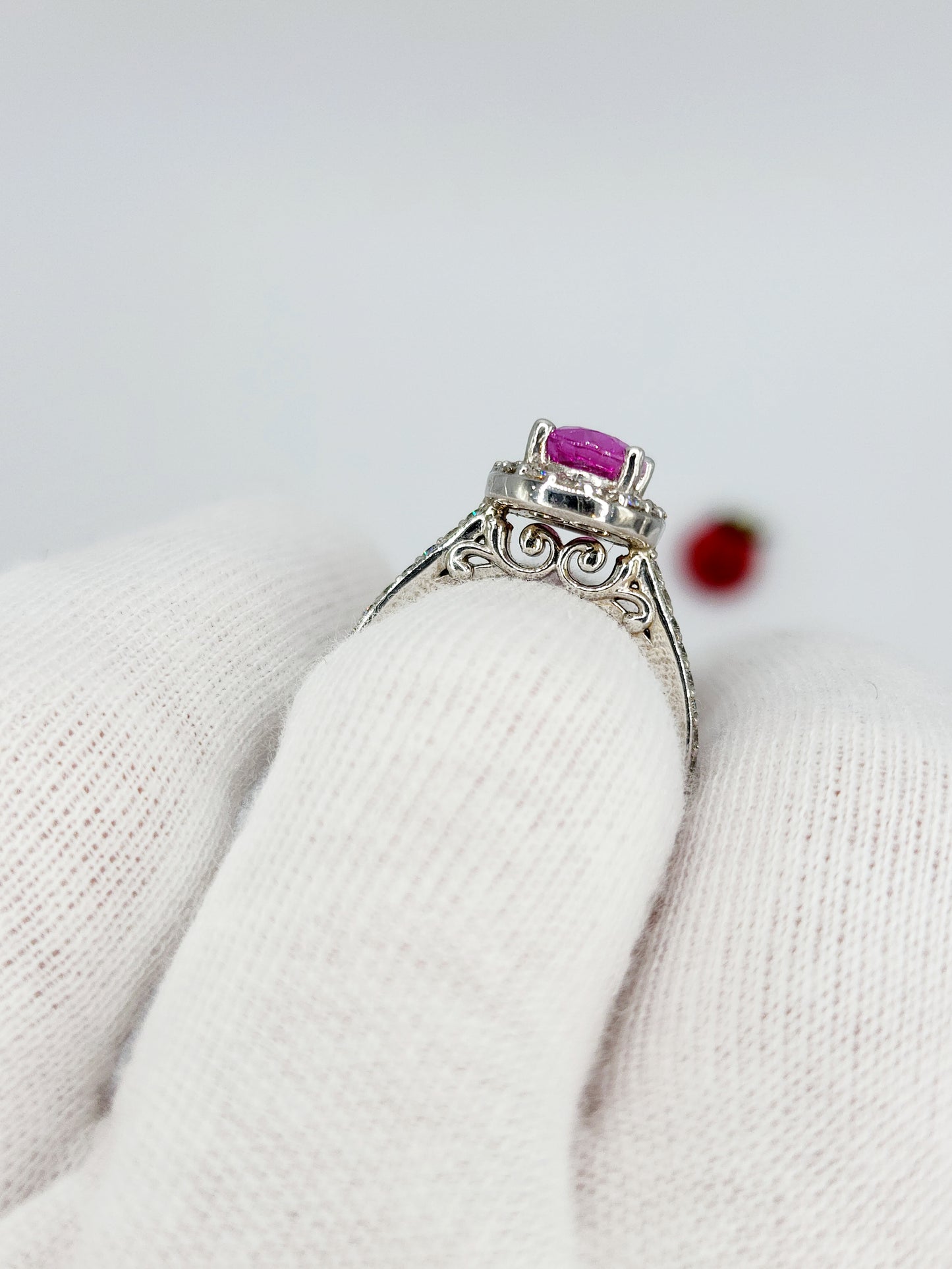 Ladies Halo Design Ring in White Gold with Pink Sapphire and Diamonds