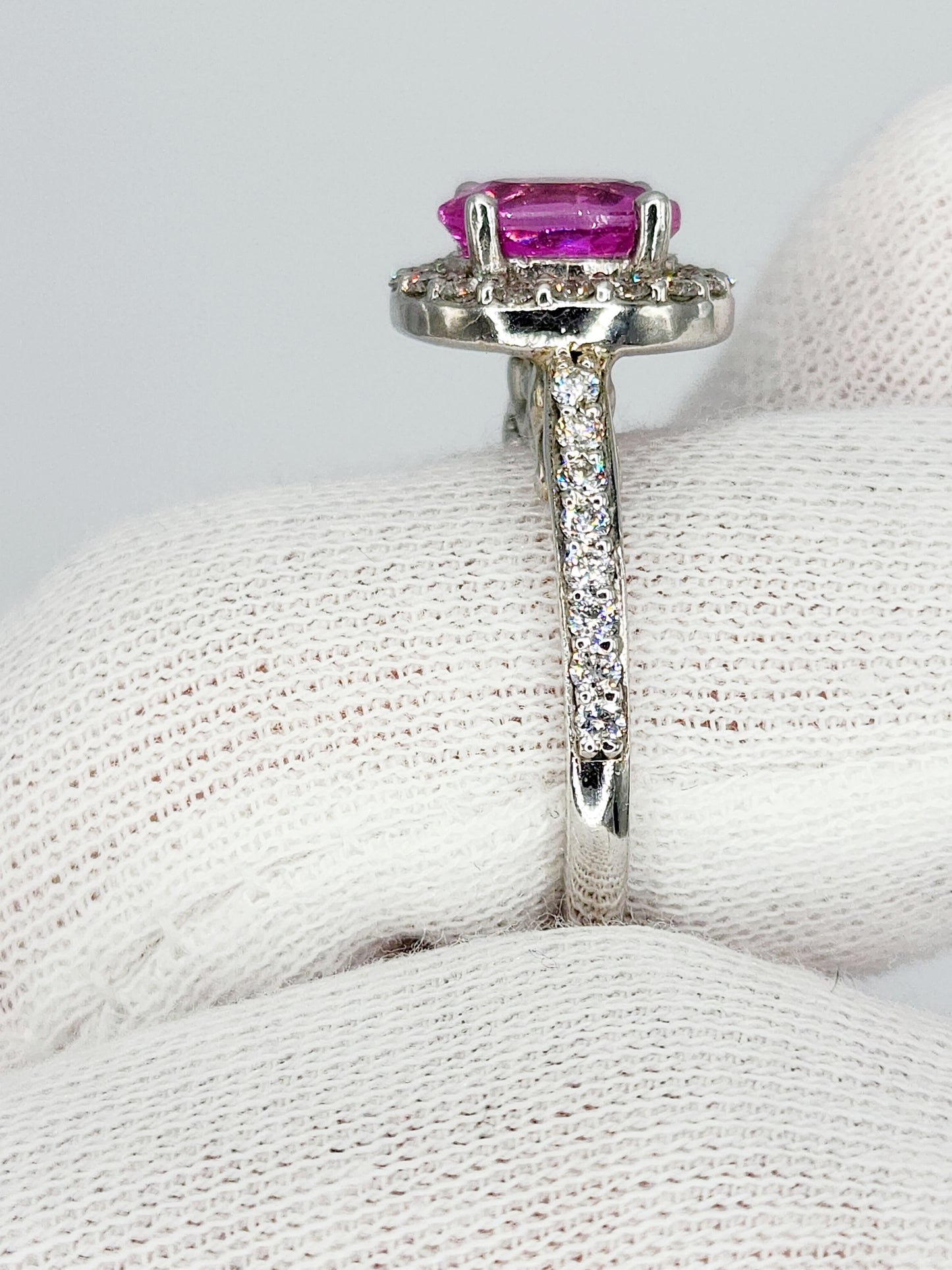 Ladies Halo Design Ring in White Gold with Pink Sapphire and Diamonds