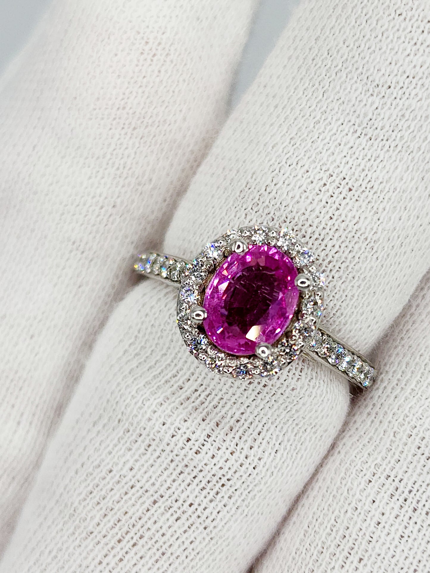Ladies Halo Design Ring in White Gold with Pink Sapphire and Diamonds