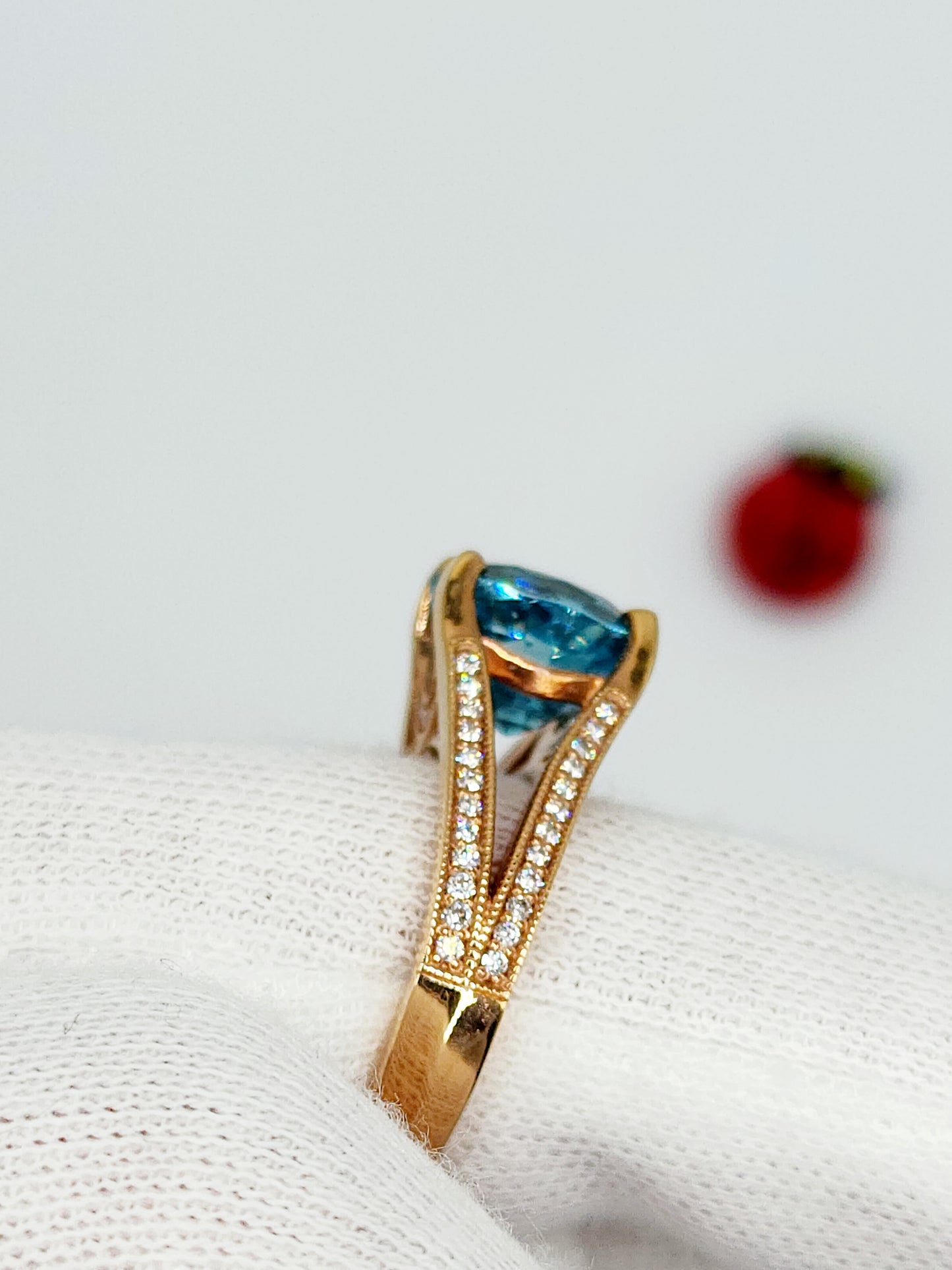 Ladies Ring with Blue Zircon in 14k Rose Gold
