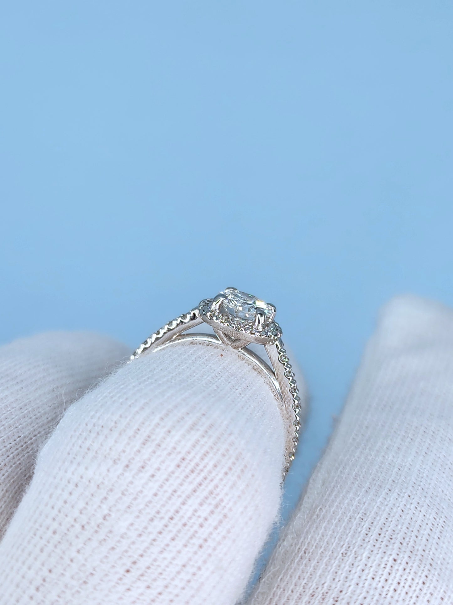 14k White Gold Halo Engagement Ring with 0.66 Carat Natural Round Diamond Center & 0.25 Carat Total Weight Accent Diamonds