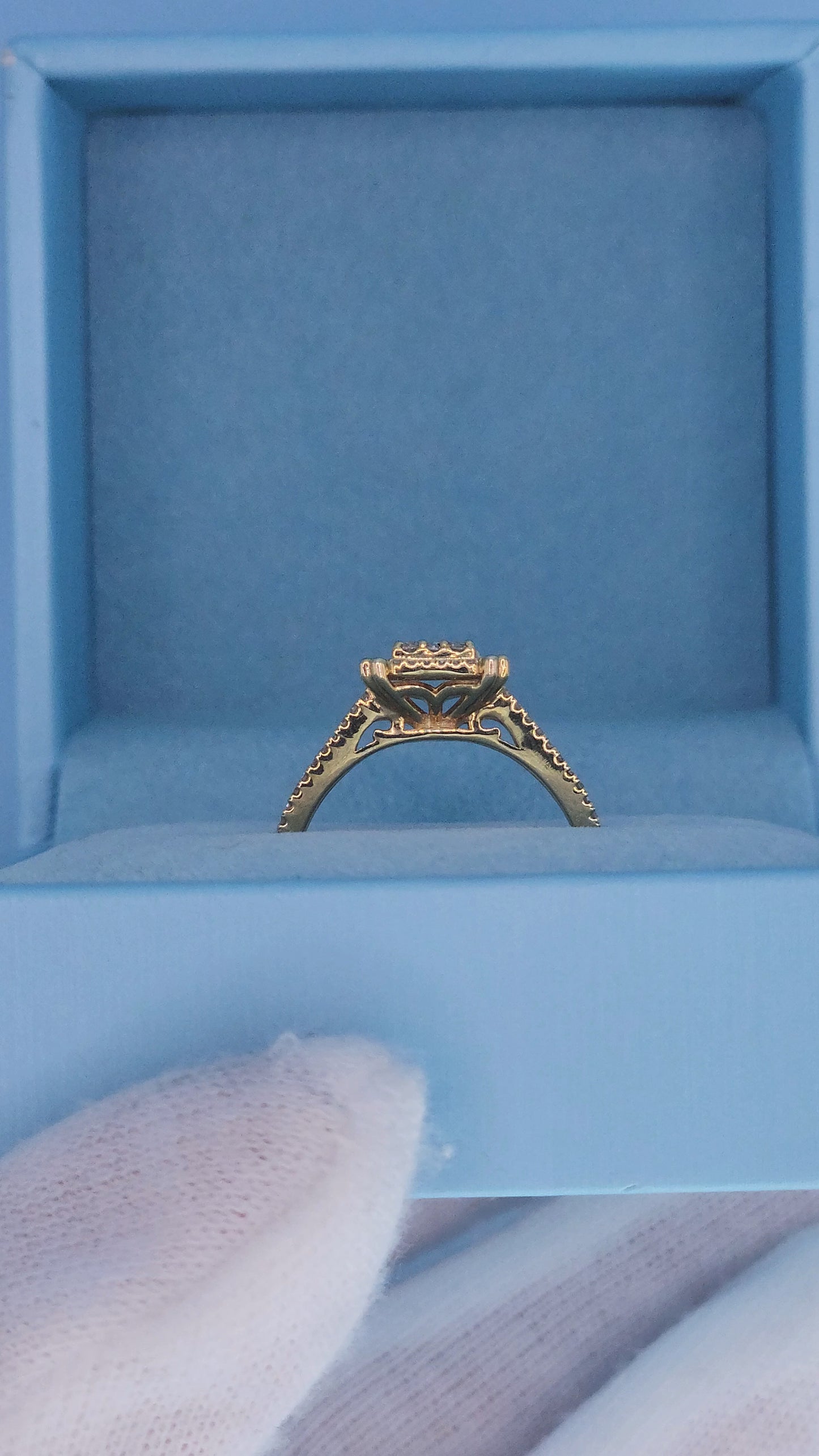 14k Yellow Gold Diamond Cluster Halo Ring – Split Shank Design, 0.75 Carat Total, Princess-Style Look, Size 7.5