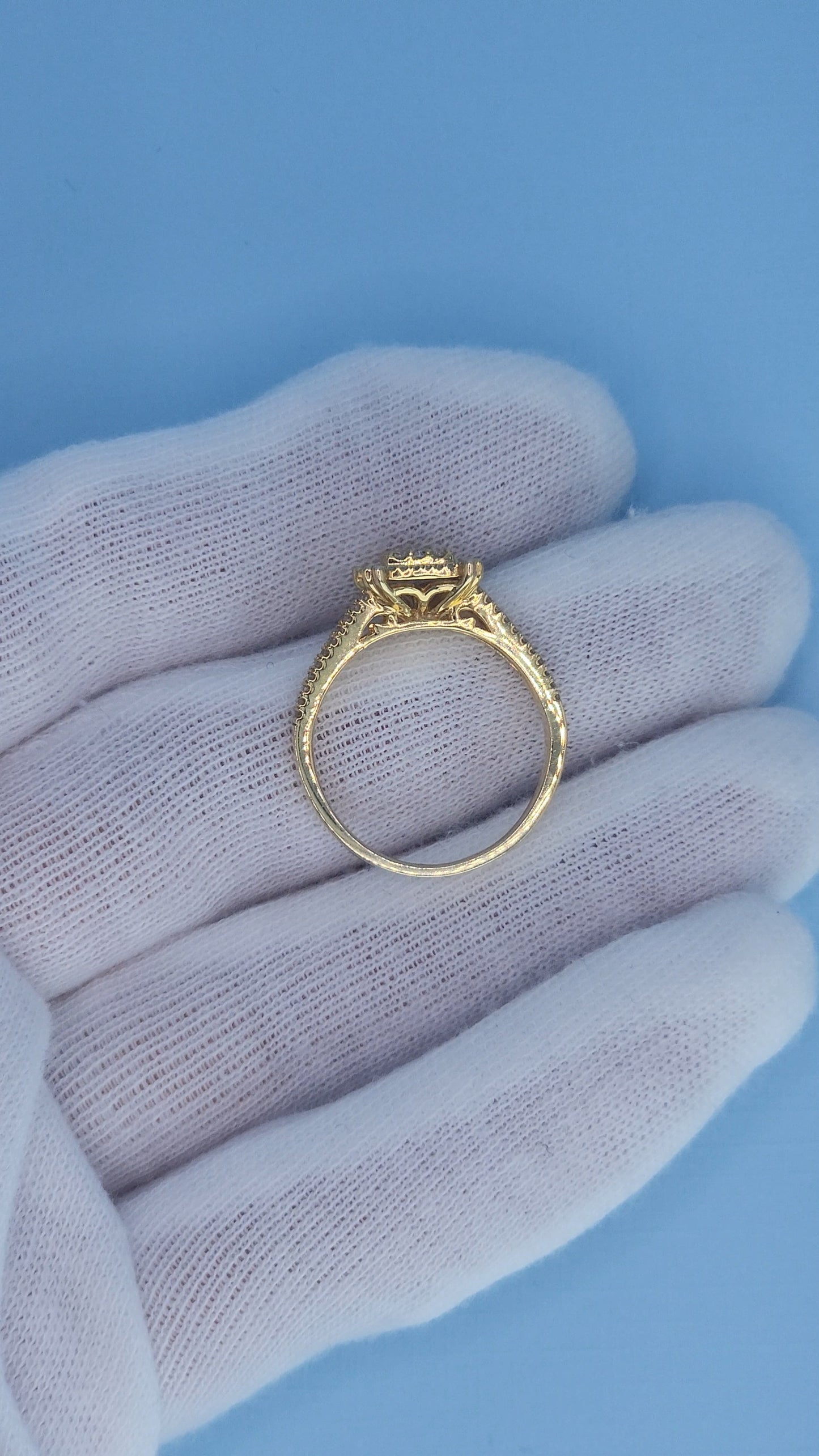 14k Yellow Gold Diamond Cluster Halo Ring – Split Shank Design, 0.75 Carat Total, Princess-Style Look, Size 7.5