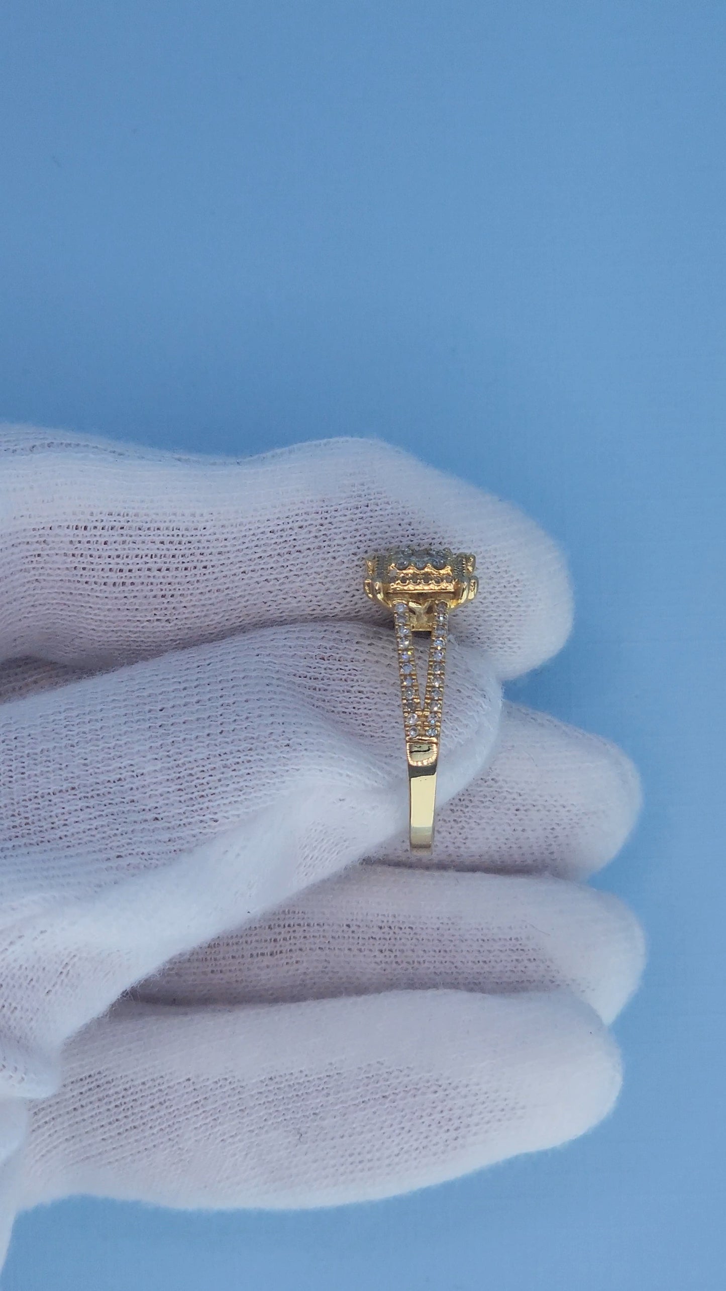 14k Yellow Gold Diamond Cluster Halo Ring – Split Shank Design, 0.75 Carat Total, Princess-Style Look, Size 7.5