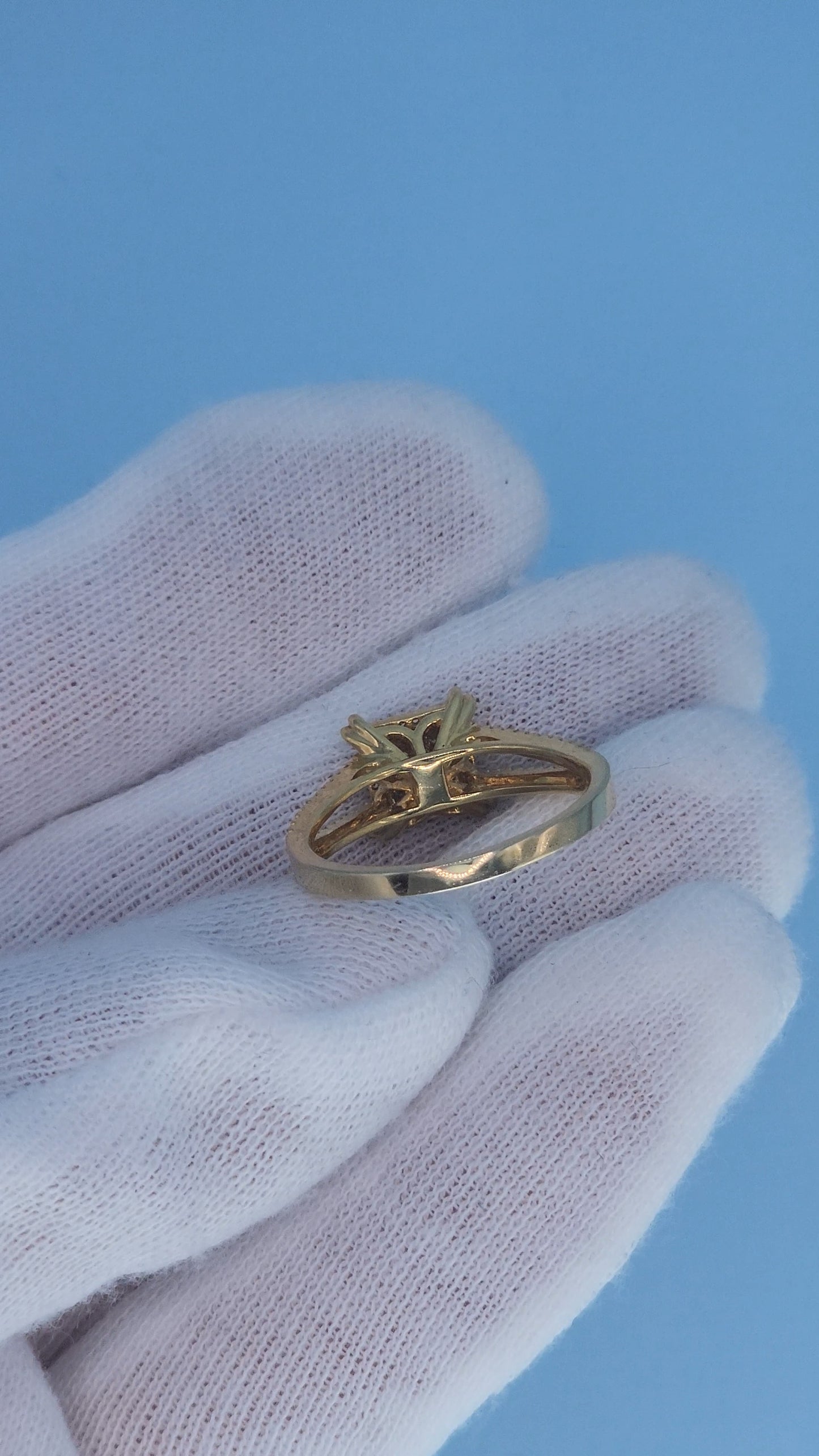 14k Yellow Gold Diamond Cluster Halo Ring – Split Shank Design, 0.75 Carat Total, Princess-Style Look, Size 7.5