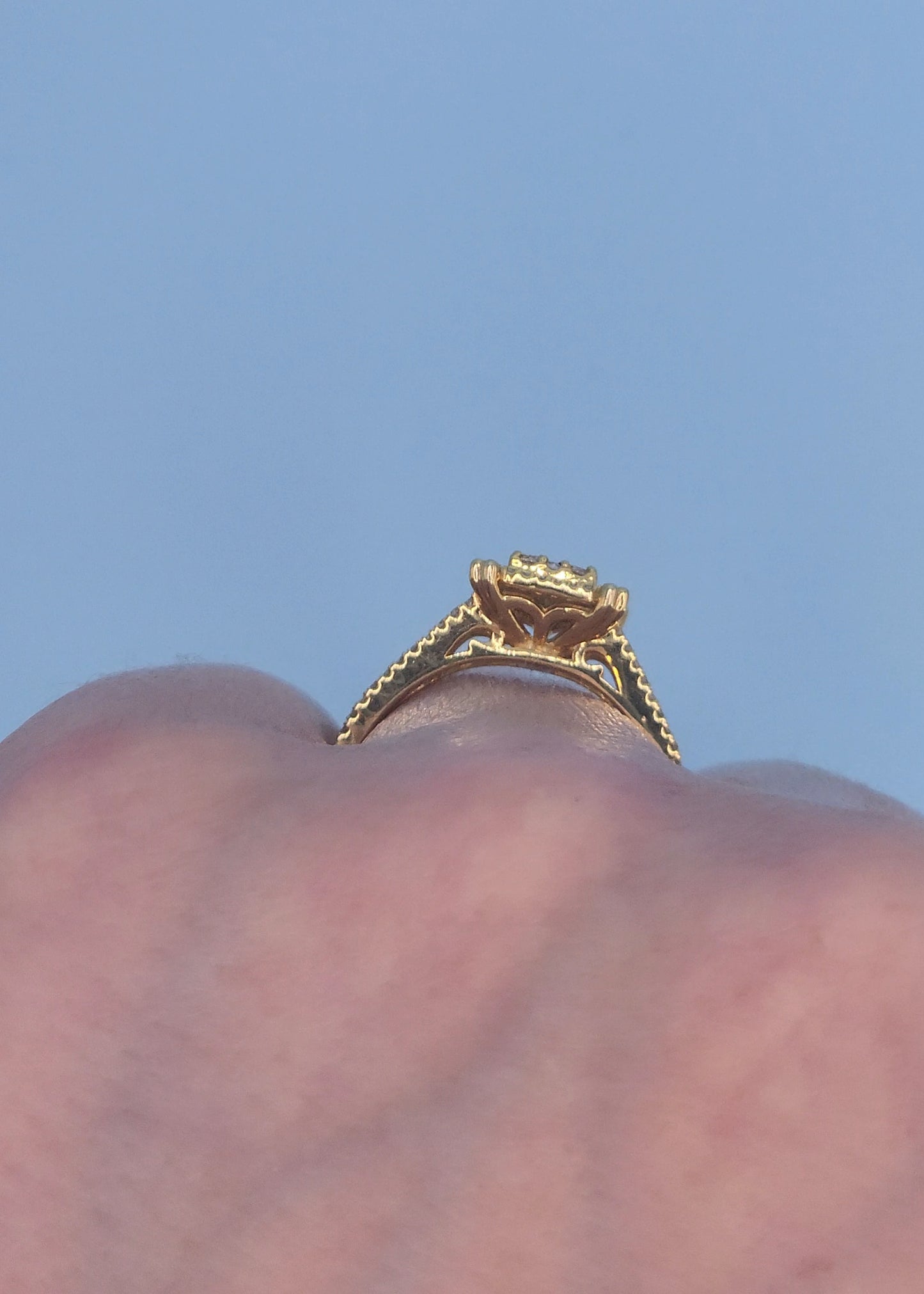 14k Yellow Gold Diamond Cluster Halo Ring – Split Shank Design, 0.75 Carat Total, Princess-Style Look, Size 7.5