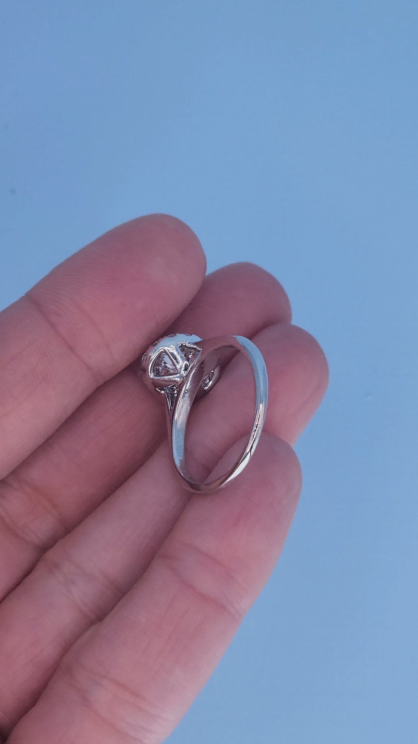 1.00 Carat Oval Diamond Halo Engagement Ring in 14k White Gold – GSI Certified