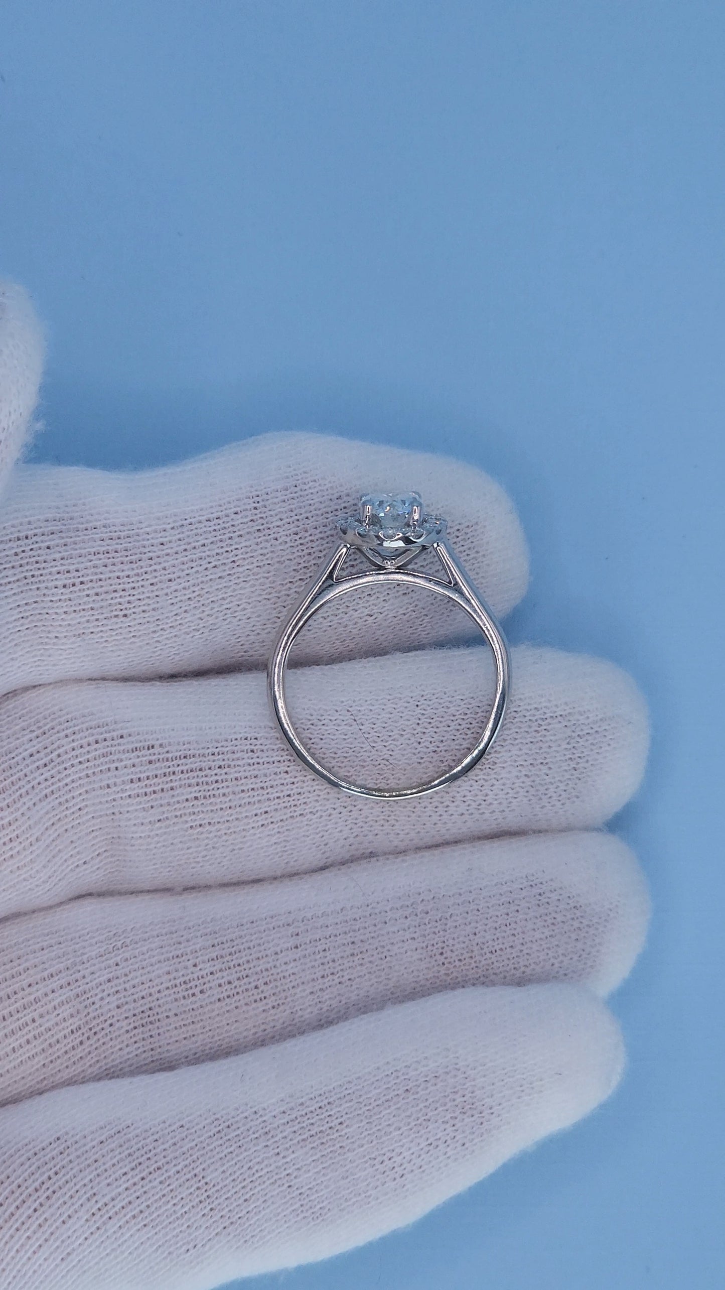 1.00 Carat Oval Diamond Halo Engagement Ring in 14k White Gold – GSI Certified