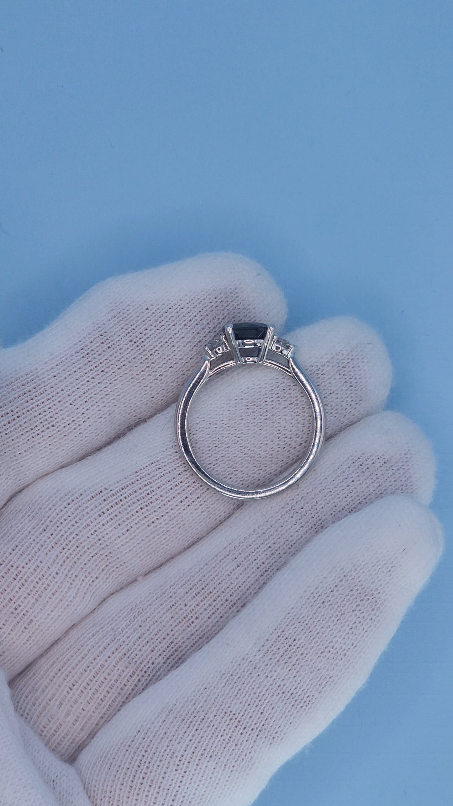 14k White Gold Past Present Future Ring with 1.52 Ct Round Blue Sapphire & Diamond Accents – Size 6.25