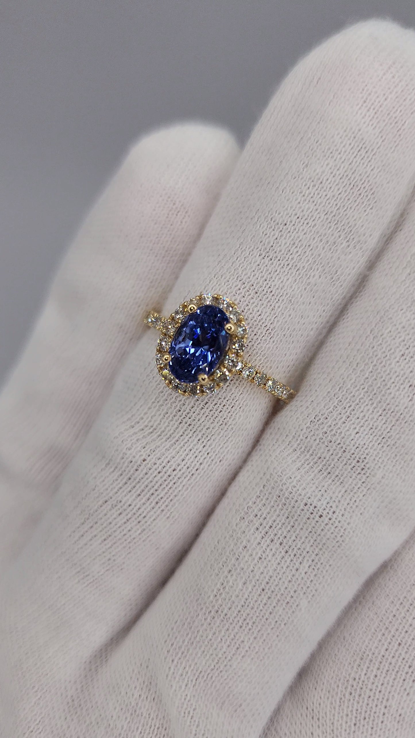 GIA 2.23 ct Unheated Oval Sapphire Ladies Halo Design Ring in 14k Yellow Gold