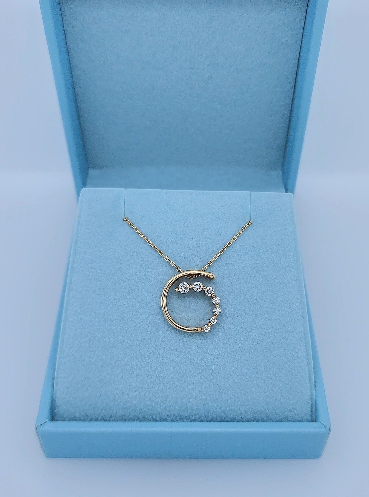 Timeless 14K Yellow Gold Diamond Swirl Pendant Necklace with 0.25 CT Graduated Diamonds on 18-Inch Cable Link Chain