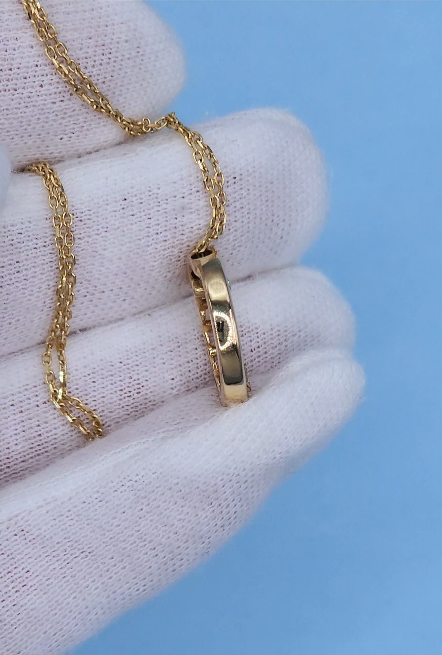 Timeless 14K Yellow Gold Diamond Swirl Pendant Necklace with 0.25 CT Graduated Diamonds on 18-Inch Cable Link Chain