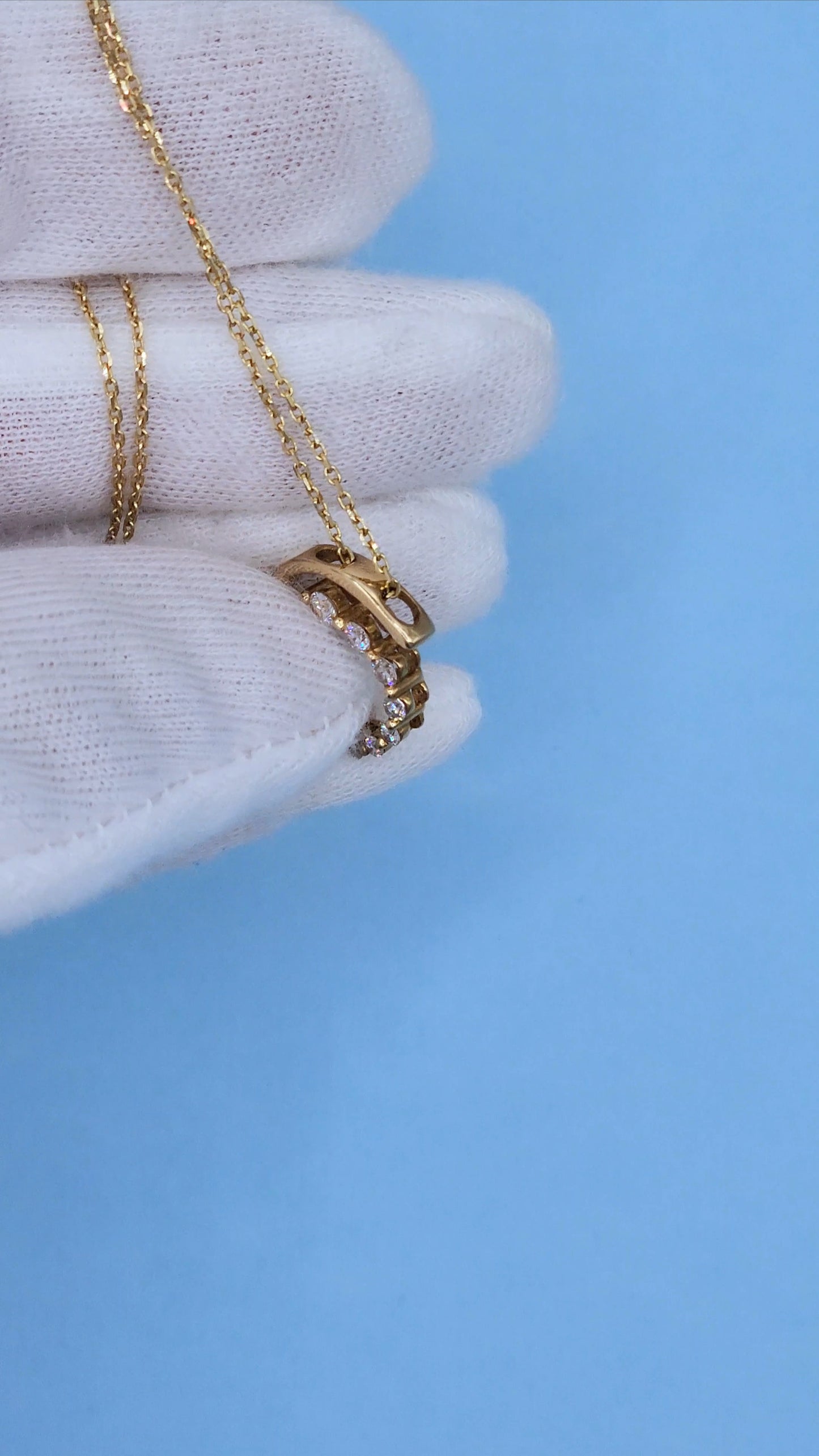 Timeless 14K Yellow Gold Diamond Swirl Pendant Necklace with 0.25 CT Graduated Diamonds on 18-Inch Cable Link Chain