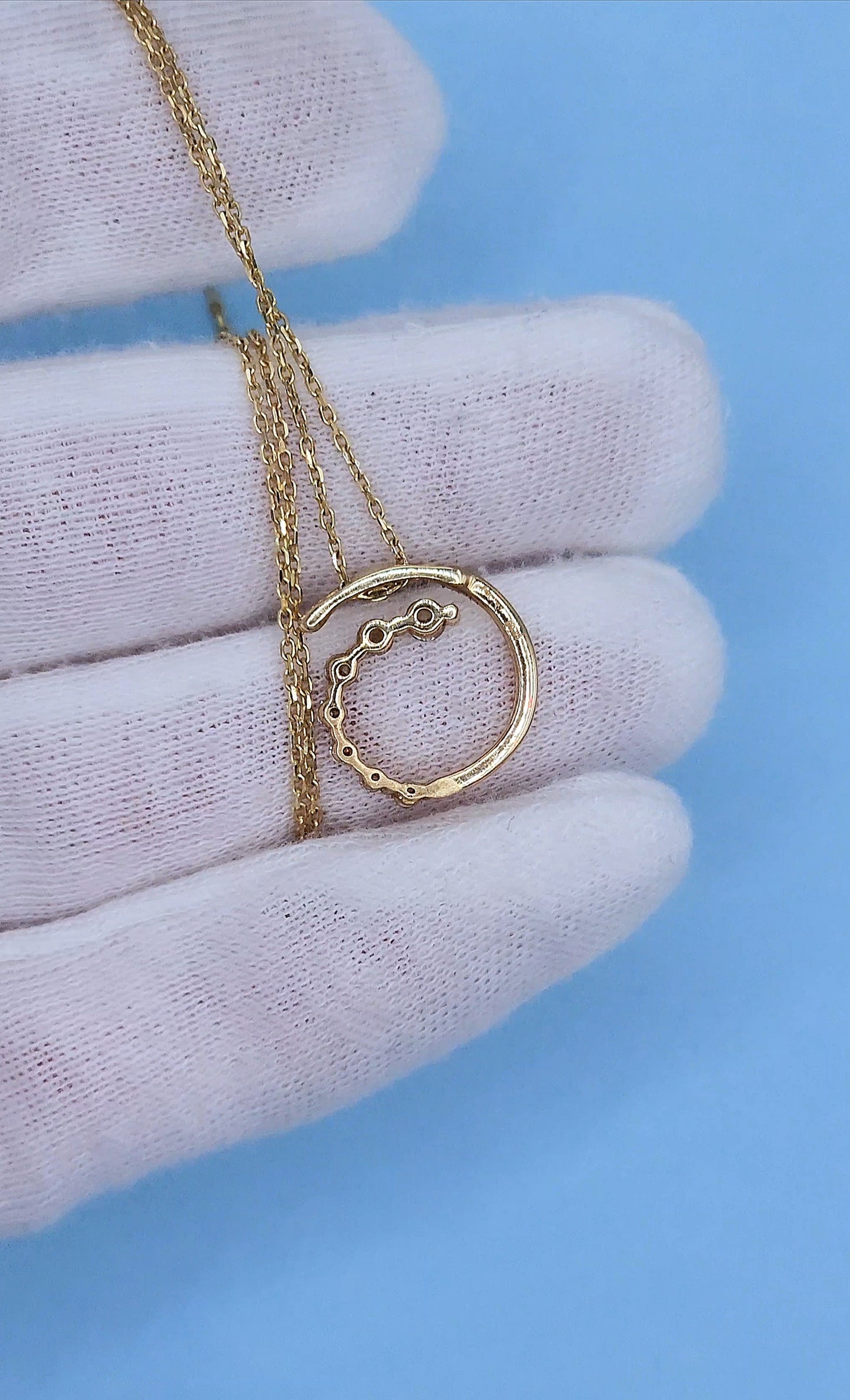 Timeless 14K Yellow Gold Diamond Swirl Pendant Necklace with 0.25 CT Graduated Diamonds on 18-Inch Cable Link Chain