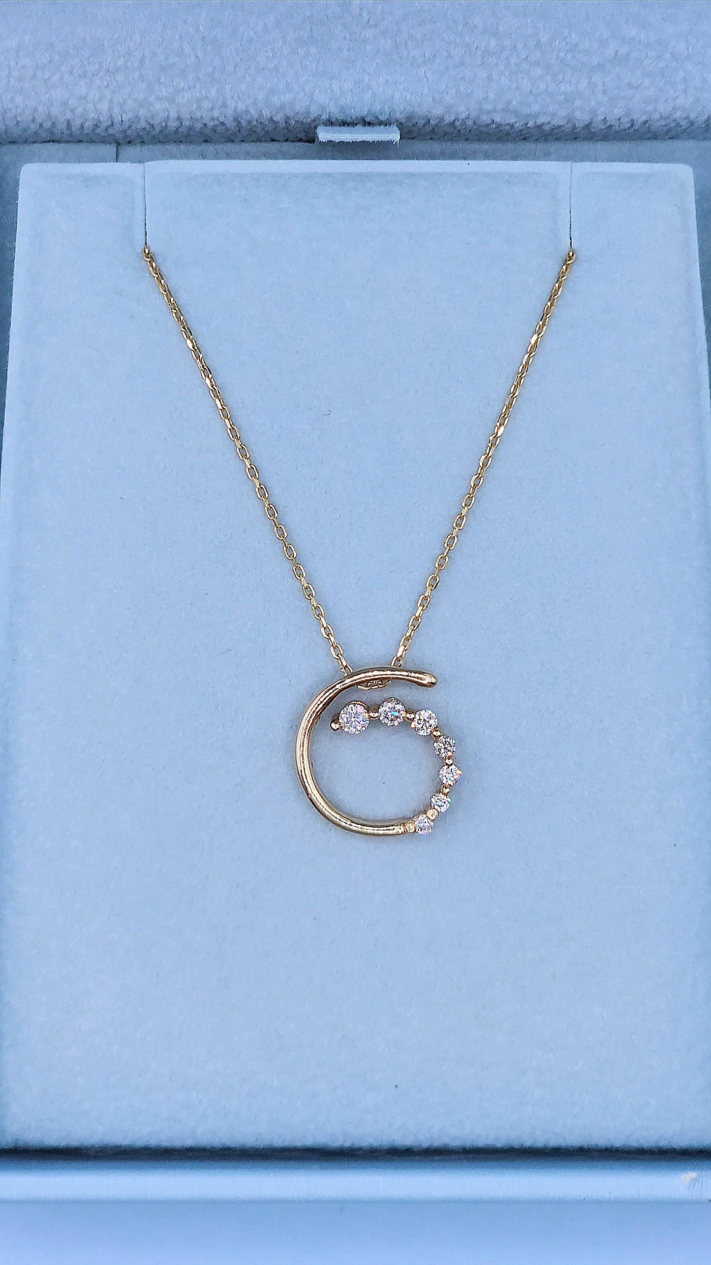 Timeless 14K Yellow Gold Diamond Swirl Pendant Necklace with 0.25 CT Graduated Diamonds on 18-Inch Cable Link Chain
