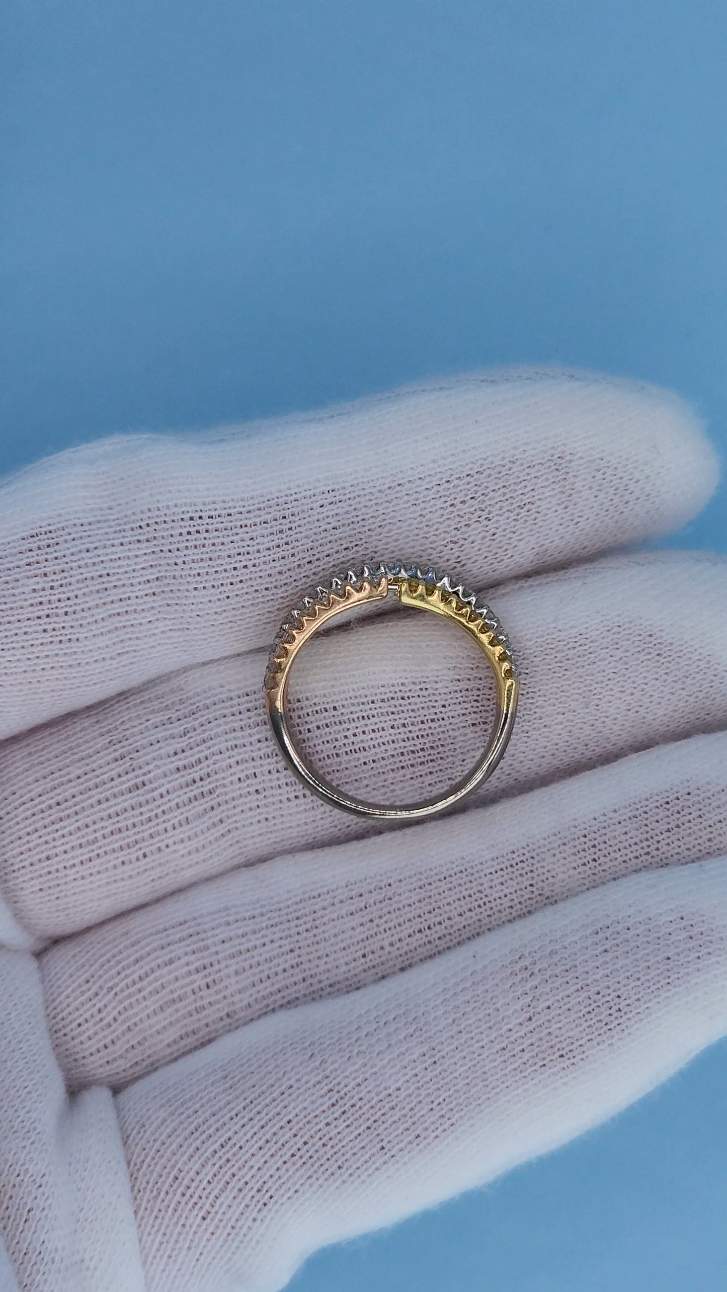18k Tri-Color Gold 3-Row Wave Band Ring with White and Yellow Diamonds - Unique Design, Size 6.25
