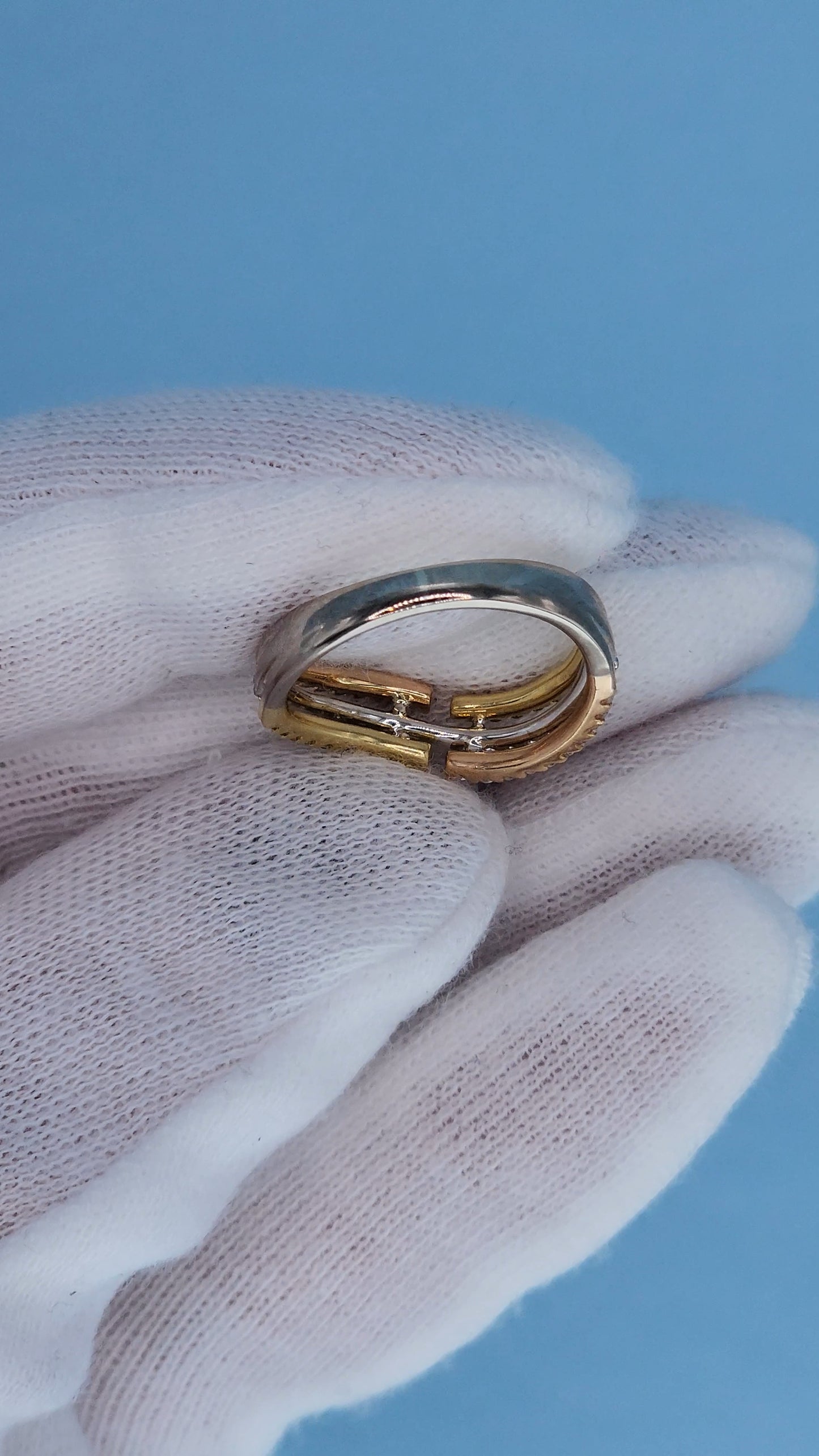 18k Tri-Color Gold 3-Row Wave Band Ring with White and Yellow Diamonds - Unique Design, Size 6.25