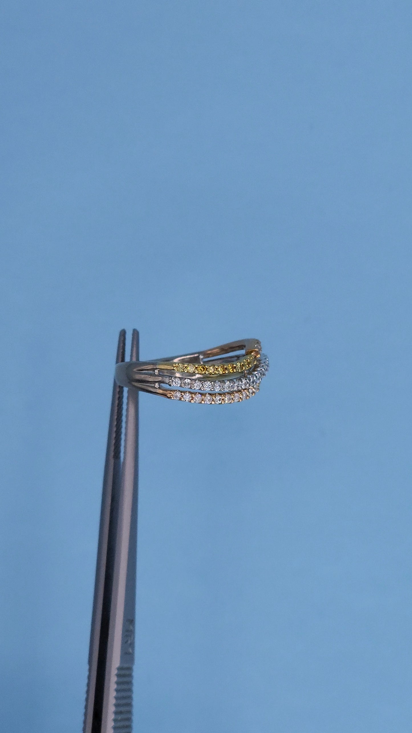 18k Tri-Color Gold 3-Row Wave Band Ring with White and Yellow Diamonds - Unique Design, Size 6.25