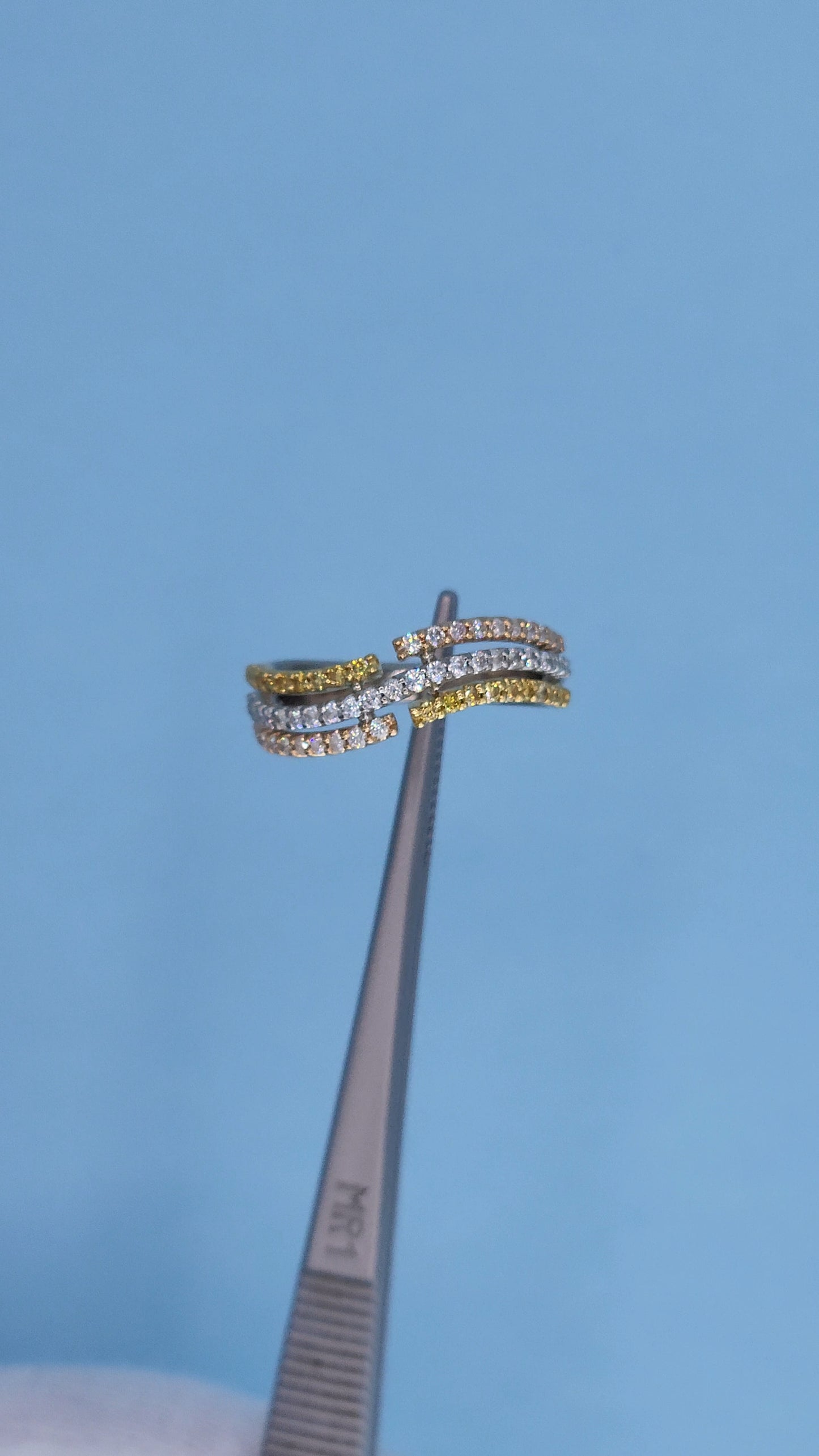 18k Tri-Color Gold 3-Row Wave Band Ring with White and Yellow Diamonds - Unique Design, Size 6.25