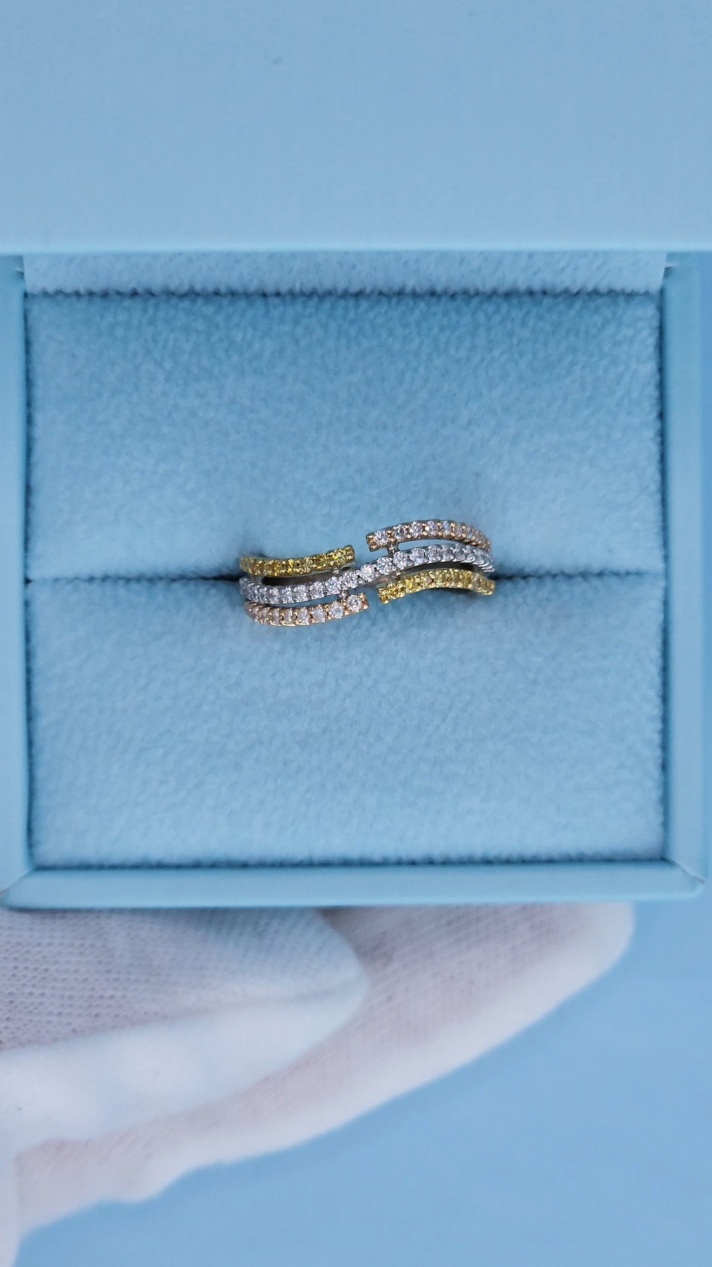 18k Tri-Color Gold 3-Row Wave Band Ring with White and Yellow Diamonds - Unique Design, Size 6.25