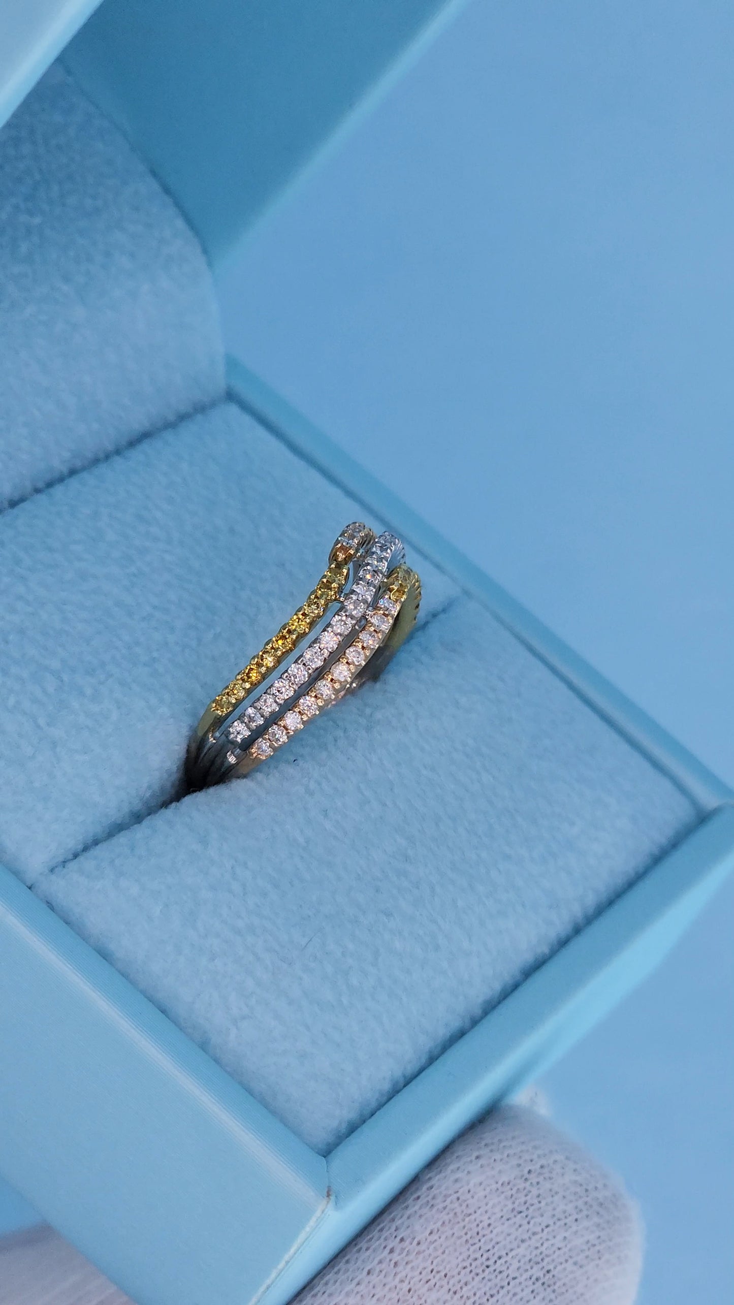 18k Tri-Color Gold 3-Row Wave Band Ring with White and Yellow Diamonds - Unique Design, Size 6.25