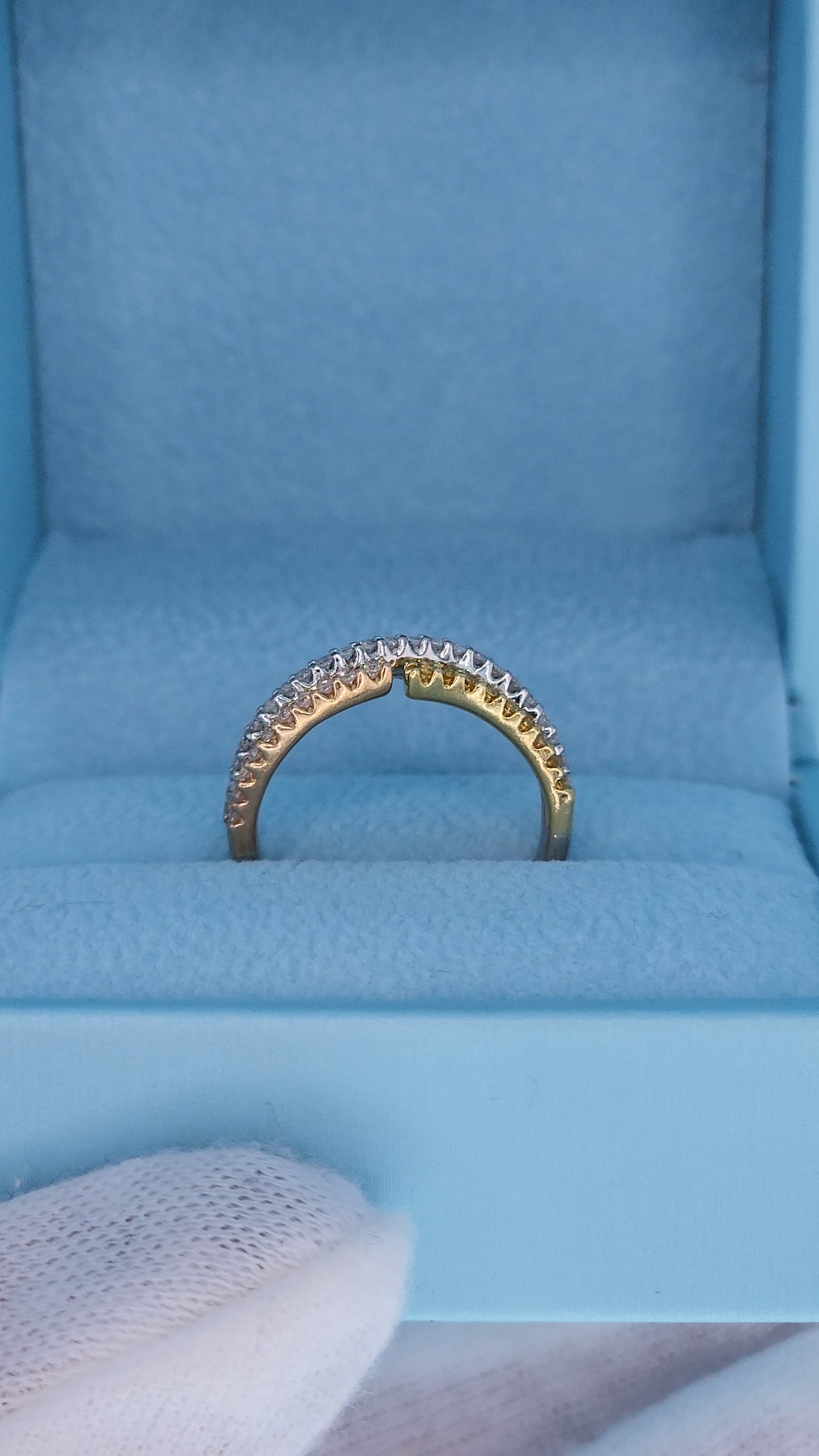 18k Tri-Color Gold 3-Row Wave Band Ring with White and Yellow Diamonds - Unique Design, Size 6.25