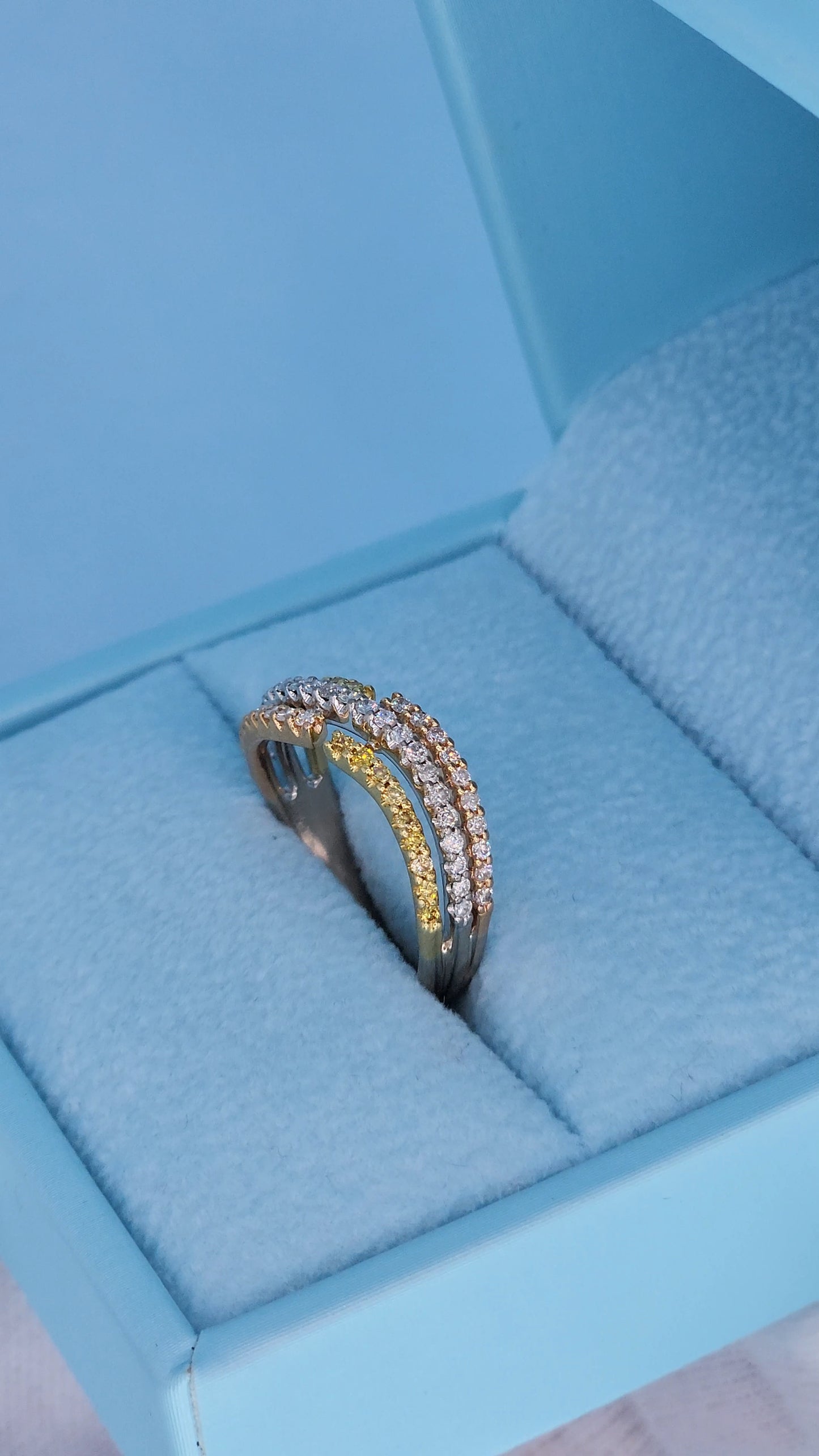 18k Tri-Color Gold 3-Row Wave Band Ring with White and Yellow Diamonds - Unique Design, Size 6.25