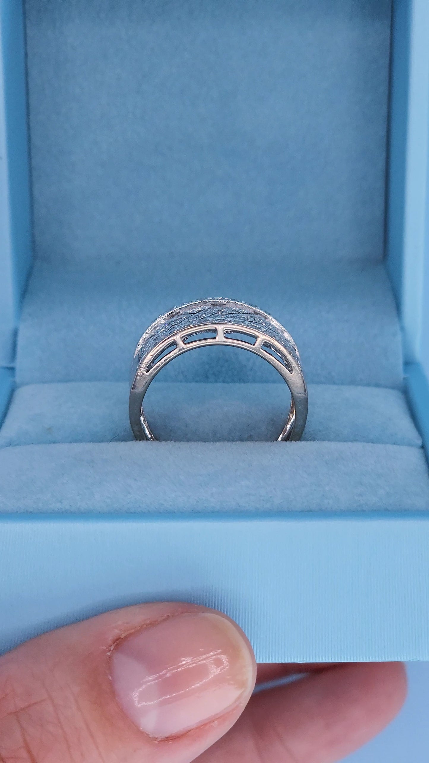 14k White Gold Wide Zigzag Band Ring with Natural Diamonds – 12.7mm Bold Design
