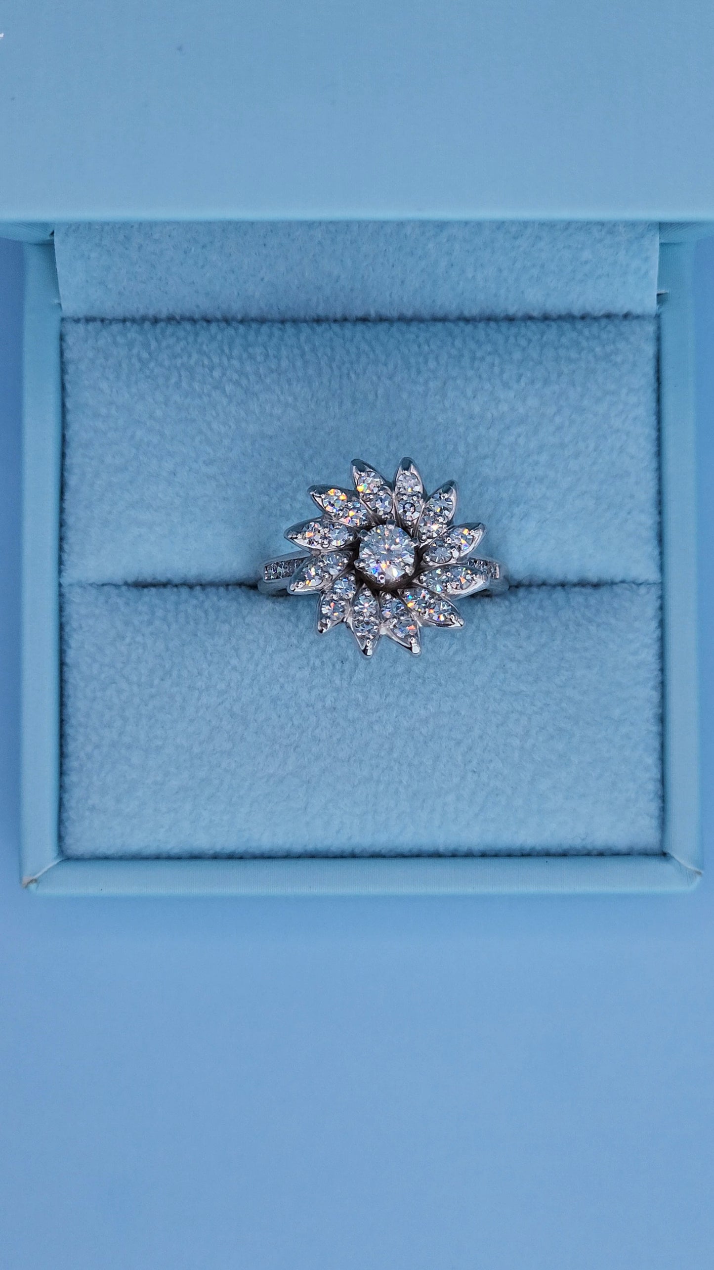 14k White Gold Diamond Flower Ring – Vintage-Inspired Floral Cocktail Ring with 1.30 Carat Approx. Diamonds, High-Set Bloom Design