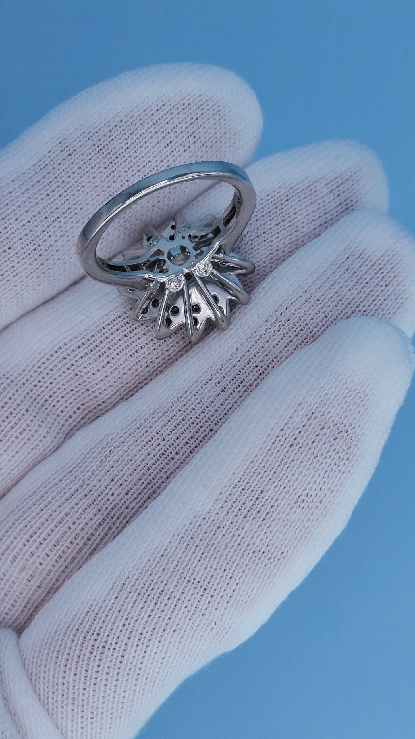 14k White Gold Diamond Flower Ring – Vintage-Inspired Floral Cocktail Ring with 1.30 Carat Approx. Diamonds, High-Set Bloom Design