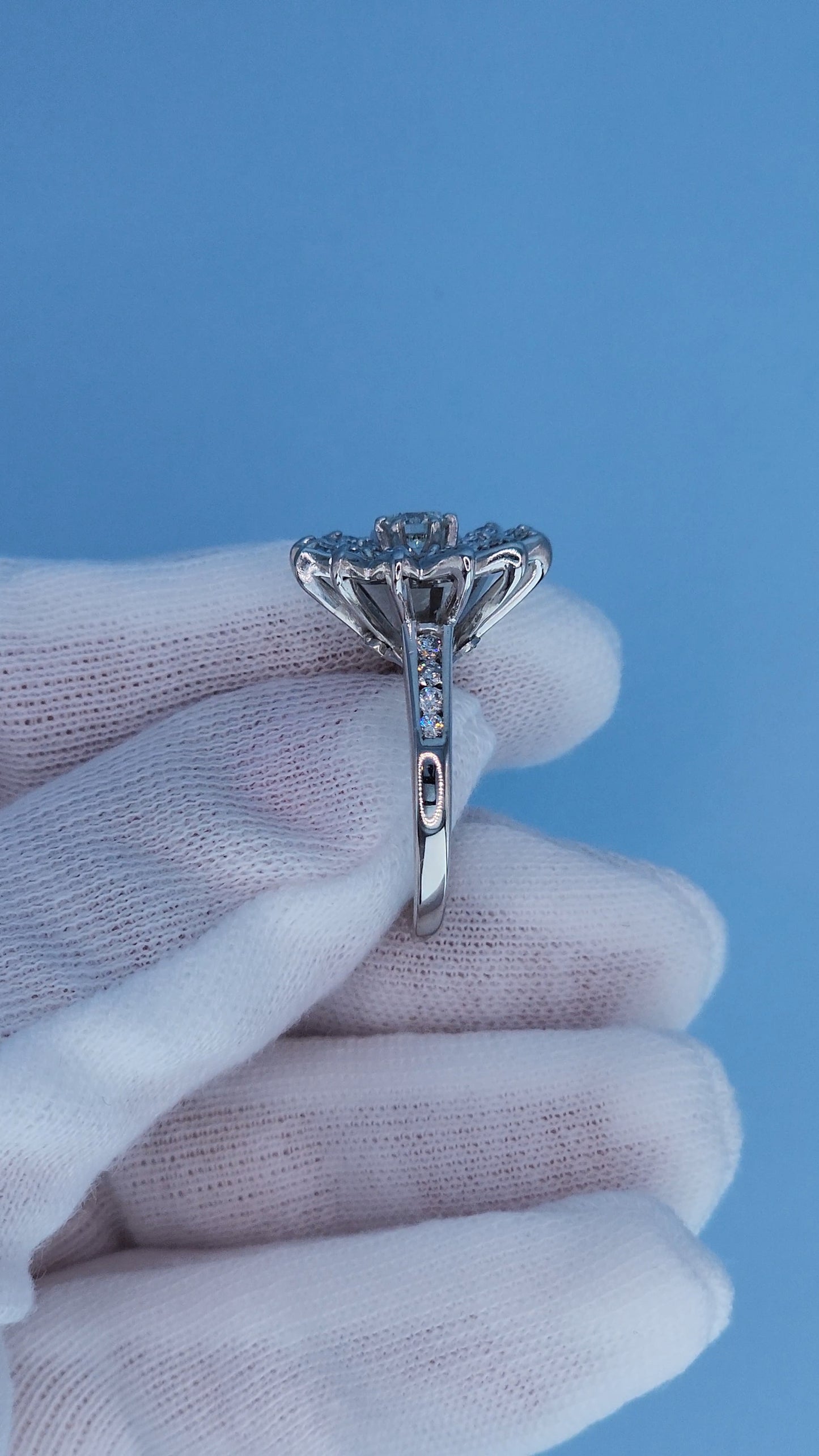14k White Gold Diamond Flower Ring – Vintage-Inspired Floral Cocktail Ring with 1.30 Carat Approx. Diamonds, High-Set Bloom Design