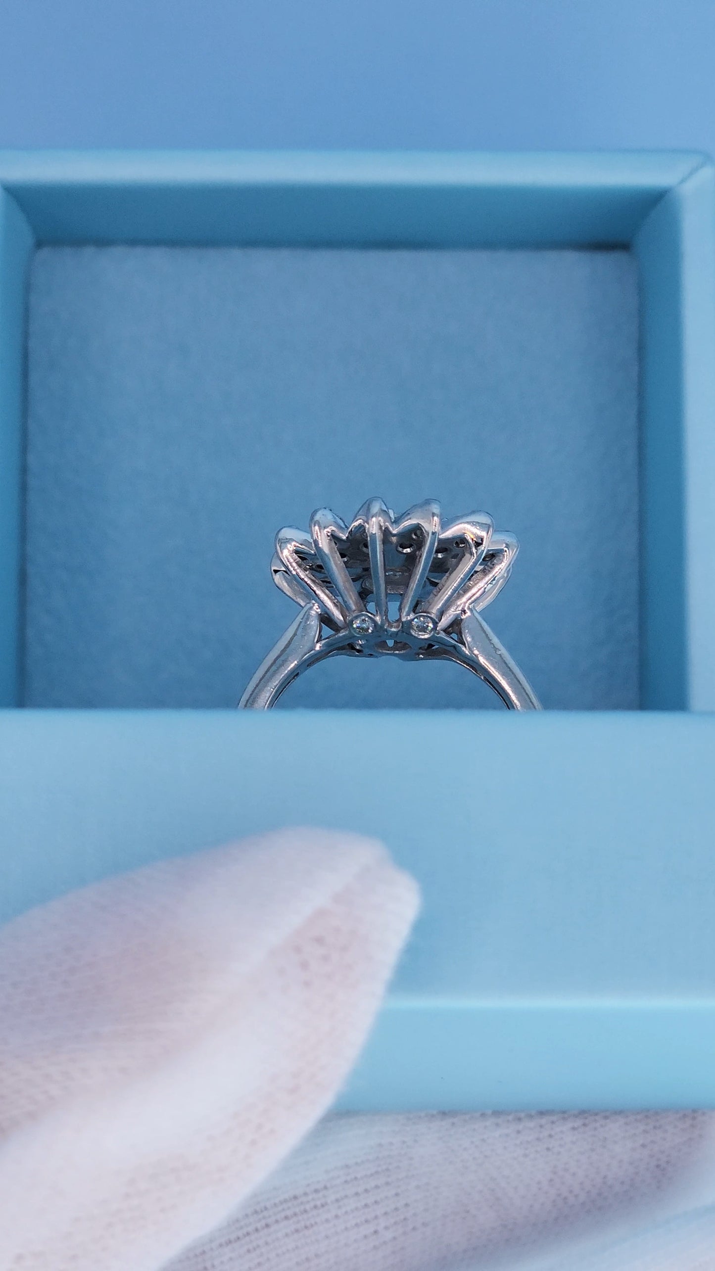 14k White Gold Diamond Flower Ring – Vintage-Inspired Floral Cocktail Ring with 1.30 Carat Approx. Diamonds, High-Set Bloom Design