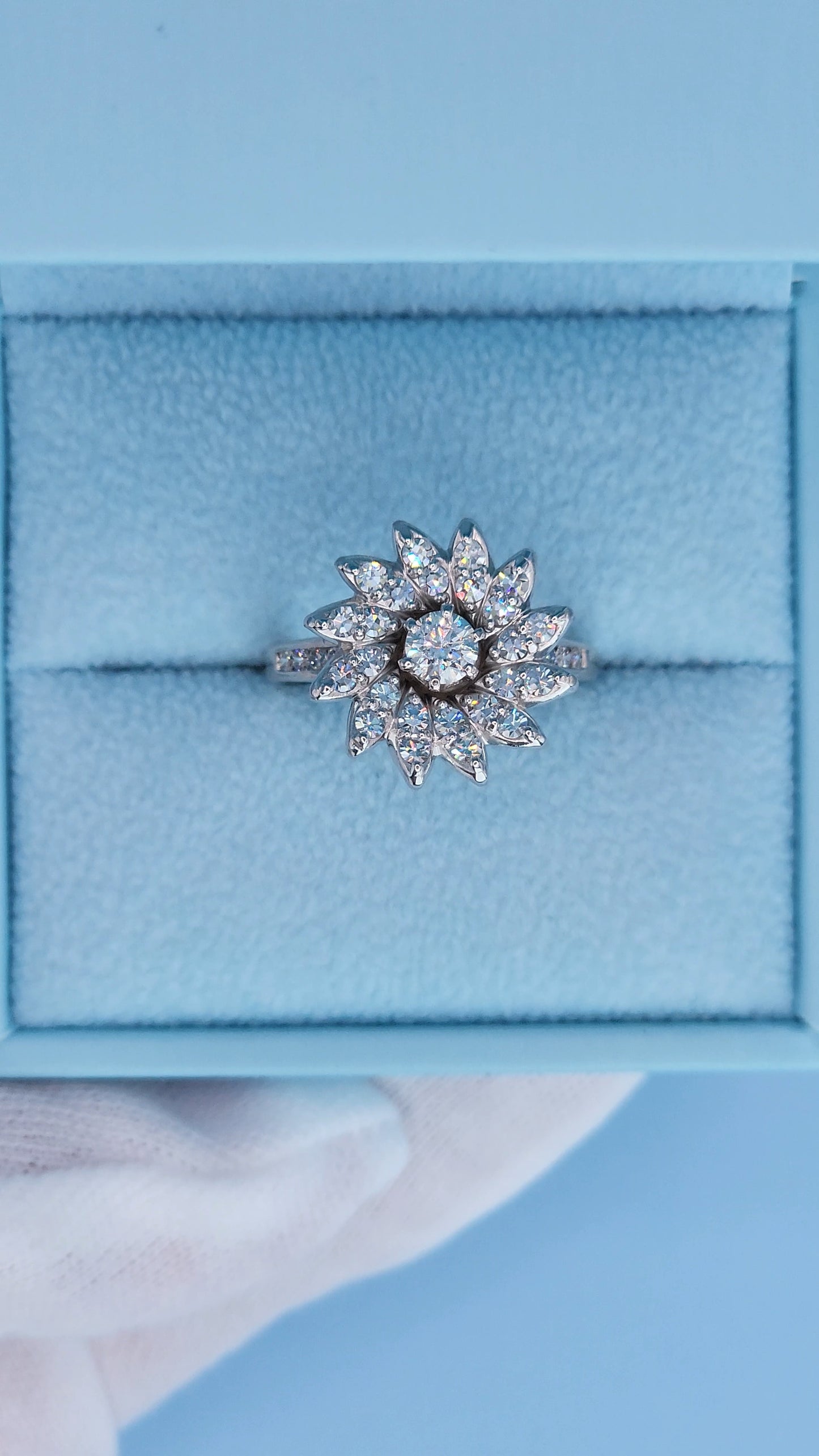 14k White Gold Diamond Flower Ring – Vintage-Inspired Floral Cocktail Ring with 1.30 Carat Approx. Diamonds, High-Set Bloom Design