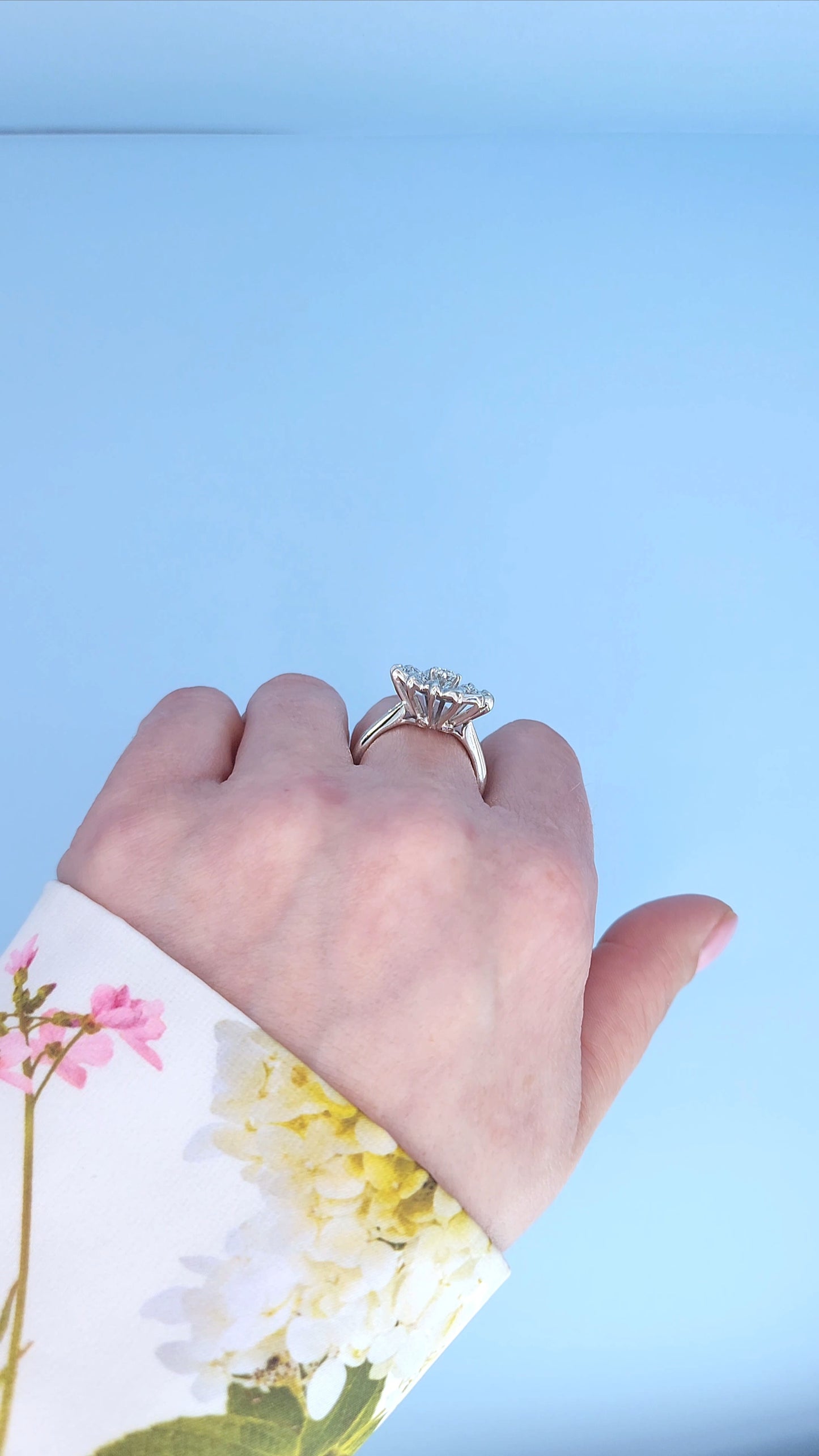 14k White Gold Diamond Flower Ring – Vintage-Inspired Floral Cocktail Ring with 1.30 Carat Approx. Diamonds, High-Set Bloom Design