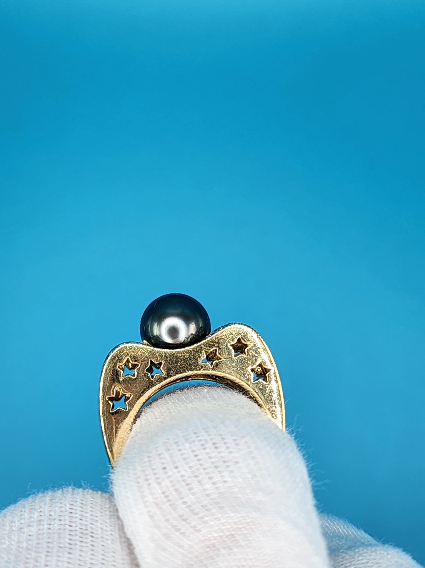 Black Pearl and Diamond Ring in 18k Yellow Gold