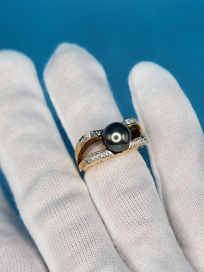 Black Pearl and Diamond Ring in 18k Yellow Gold