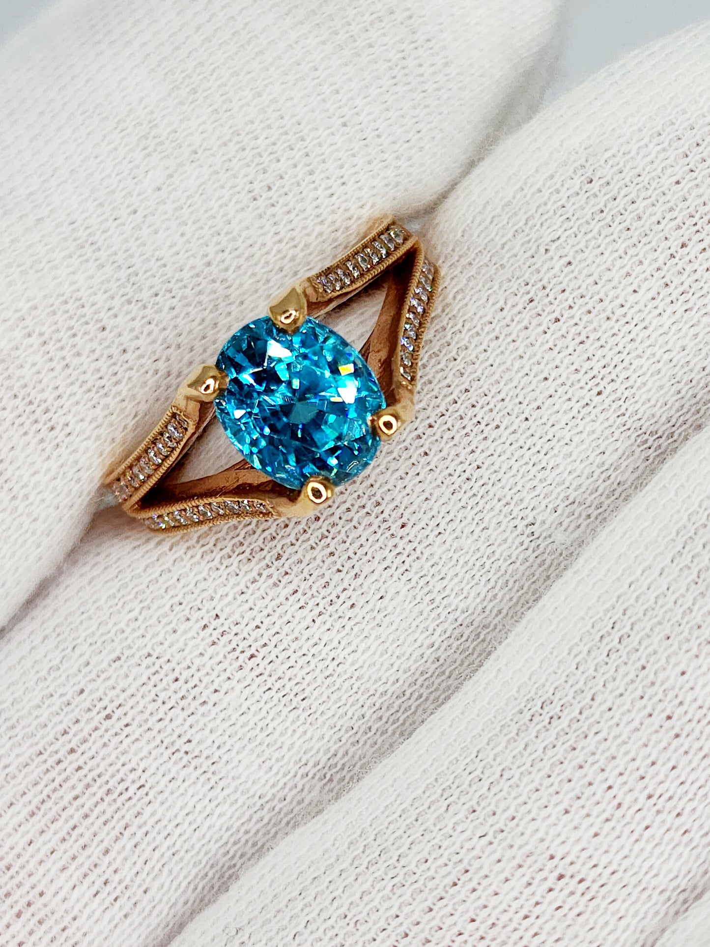Ladies Ring with Blue Zircon in 14k Rose Gold