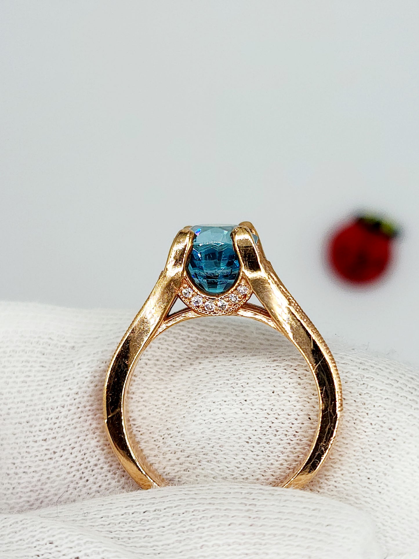 Ladies Ring with Blue Zircon in 14k Rose Gold
