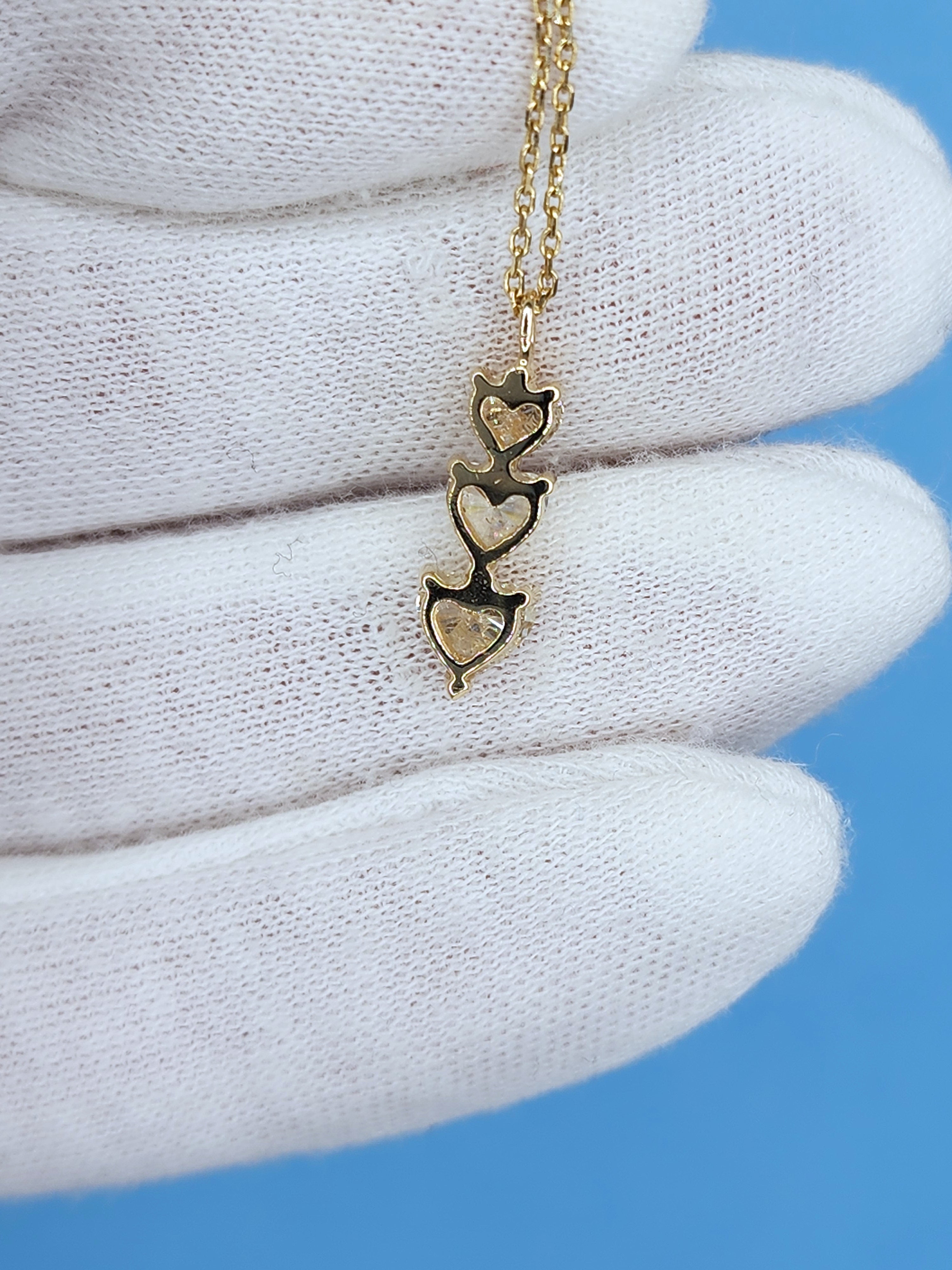 14k necklace with 3 attached shops hearts