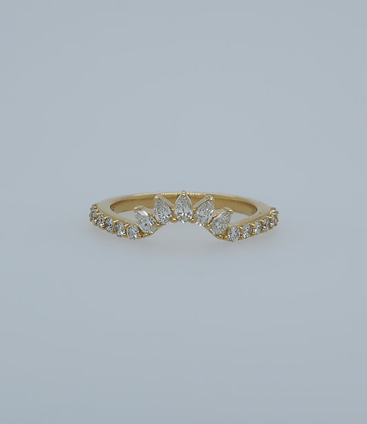 18k Yellow Gold Curved Wedding Ring with Pear-Shaped and Round Diamonds - Brilliant Earth, Size 6