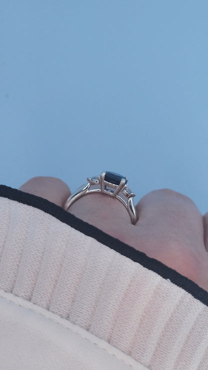 14k White Gold Past Present Future Ring with 1.52 Ct Round Blue Sapphire & Diamond Accents – Size 6.25