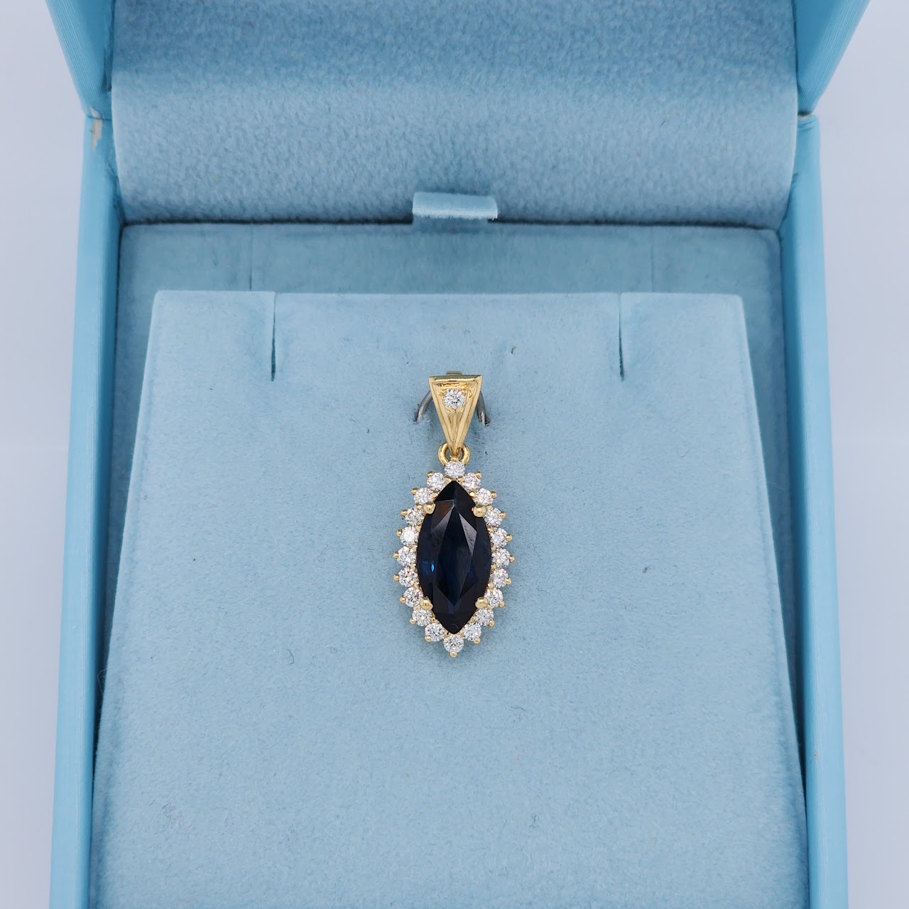 18k yellow gold halo motif pendant with 2.14 carat marquise cut natural sapphire