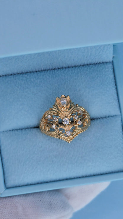 14k Yellow Gold Crown Ring with Natural Pear-Shaped and Round Diamonds - Size 8.75