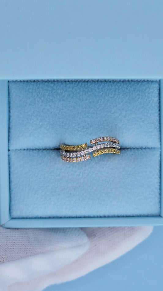 18k Tri-Color Gold 3-Row Wave Band Ring with White and Yellow Diamonds - Unique Design, Size 6.25