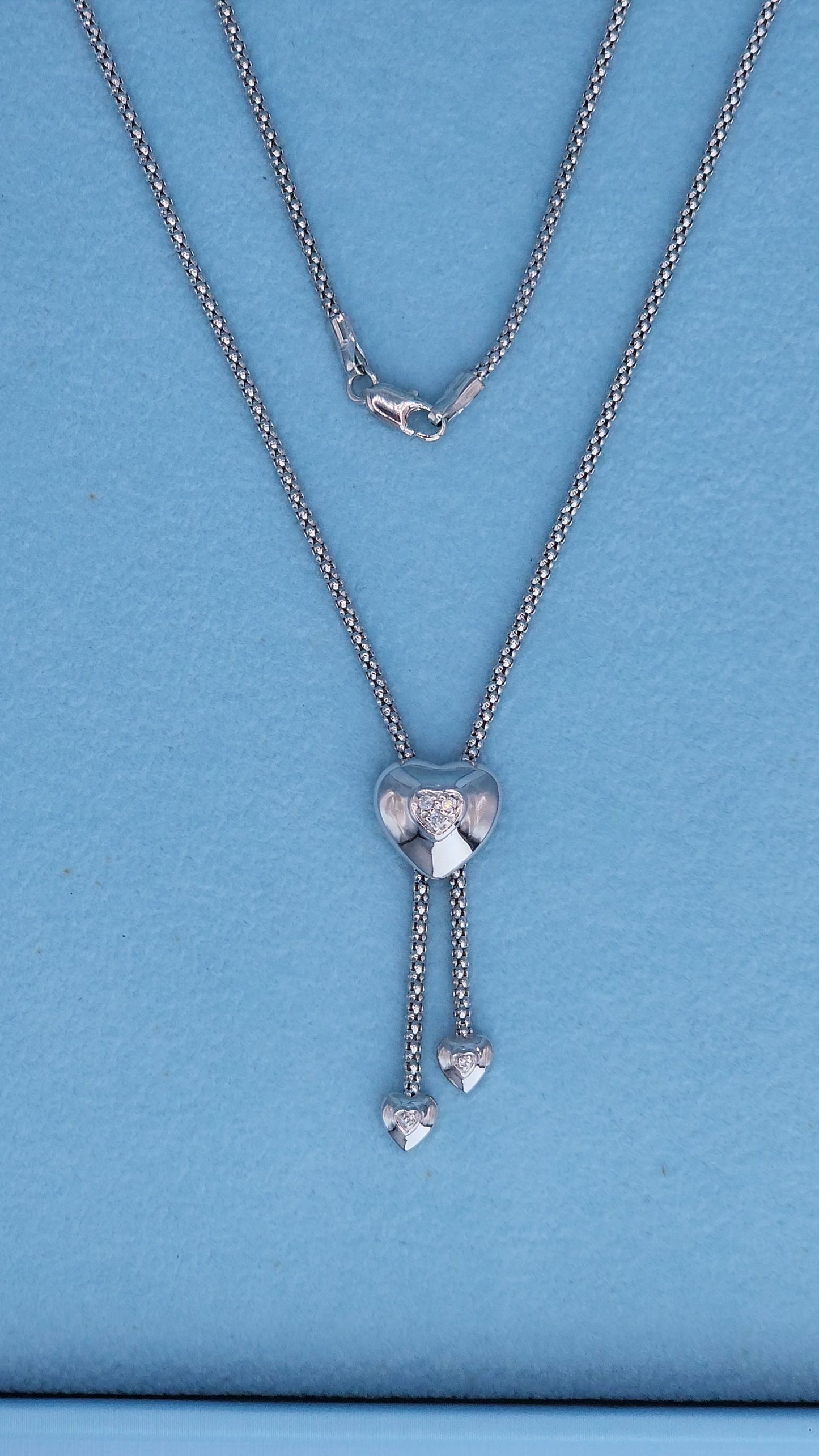 14k white gold diamond heart lariat necklace with center heart pendant and diamond cluster